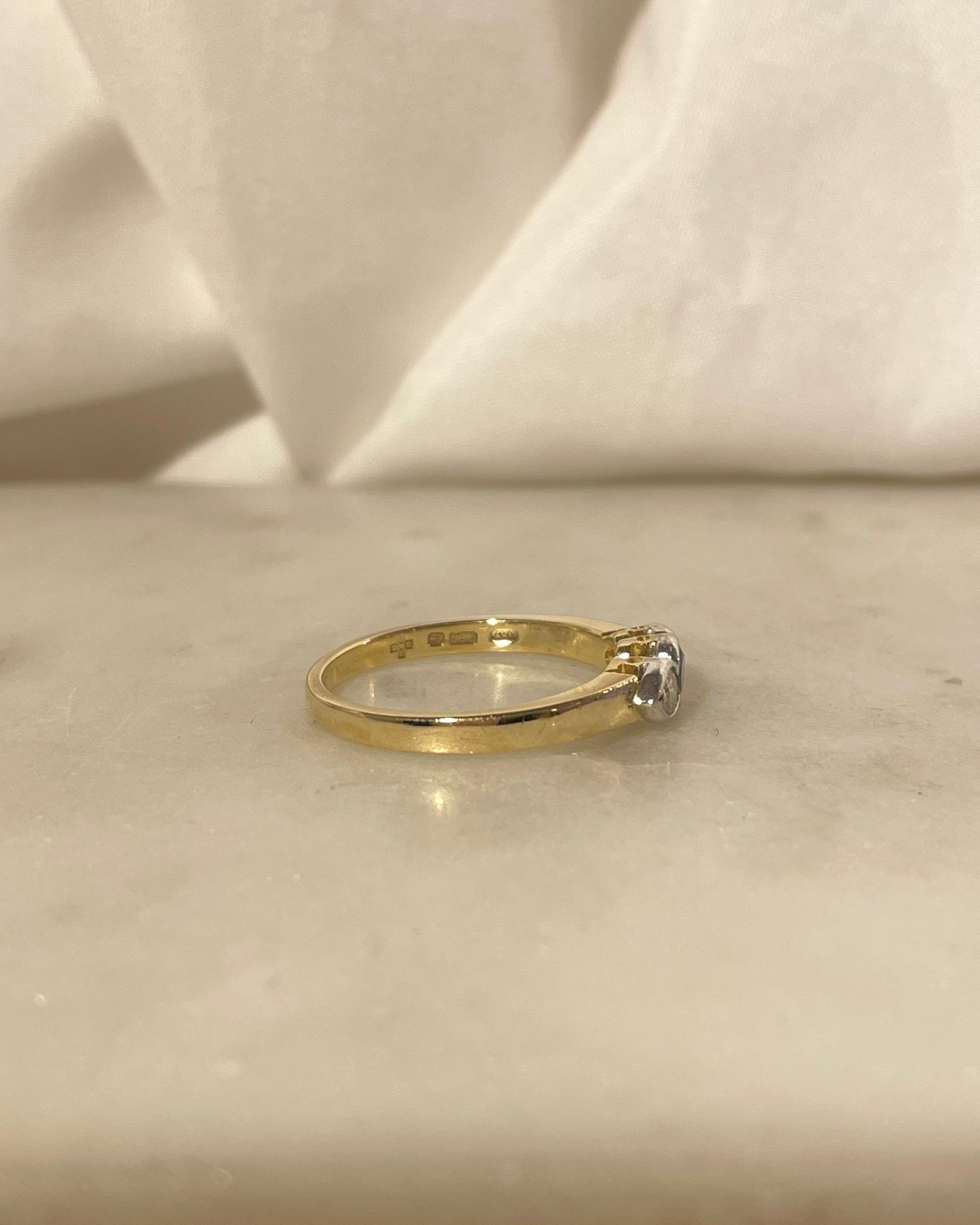 Anillo Trilogía Aguamarina y Diamantes "Sam"