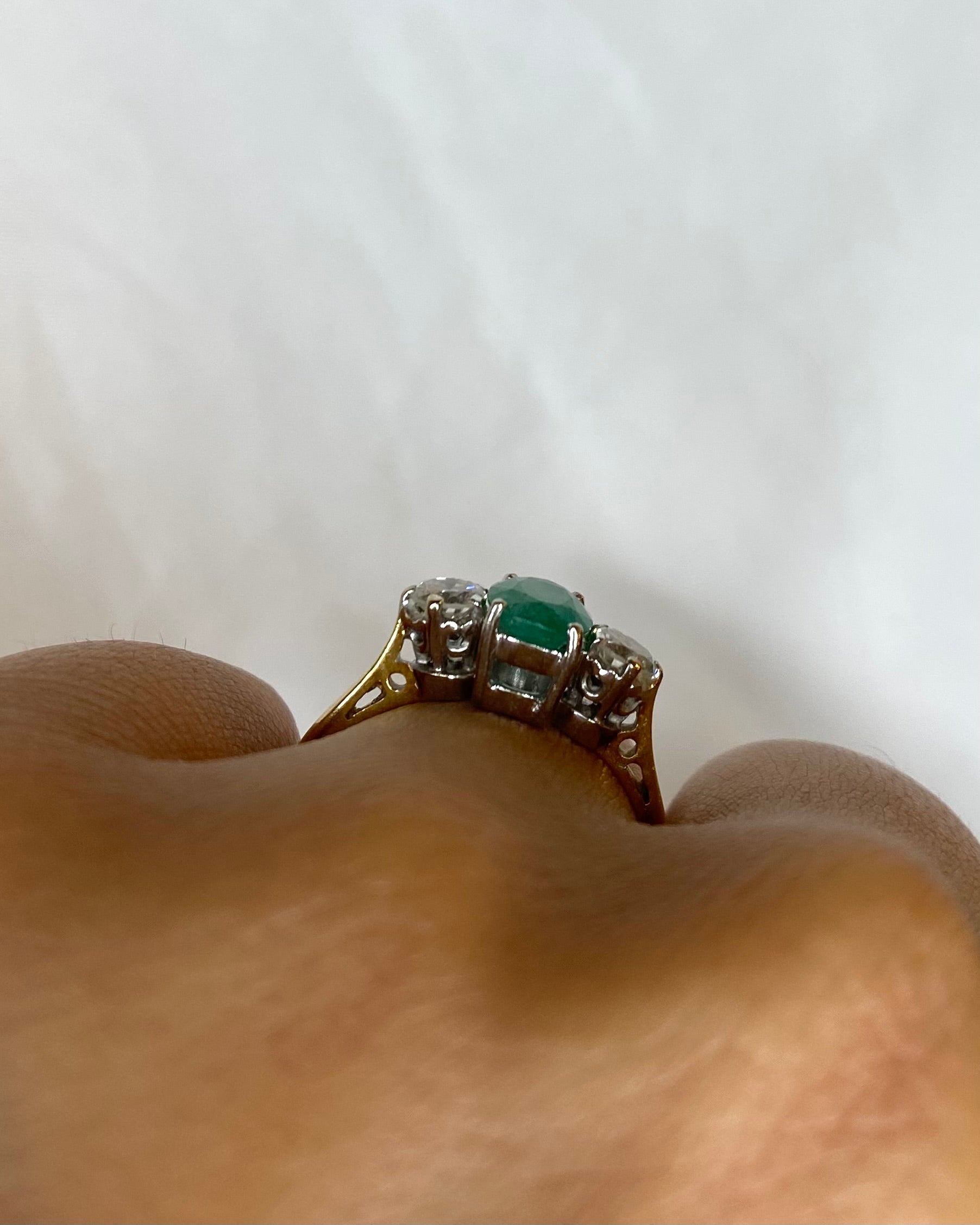 Bague Trilogie Émeraude 0.84 carat & Diamants 0.30 carat "Ivy"