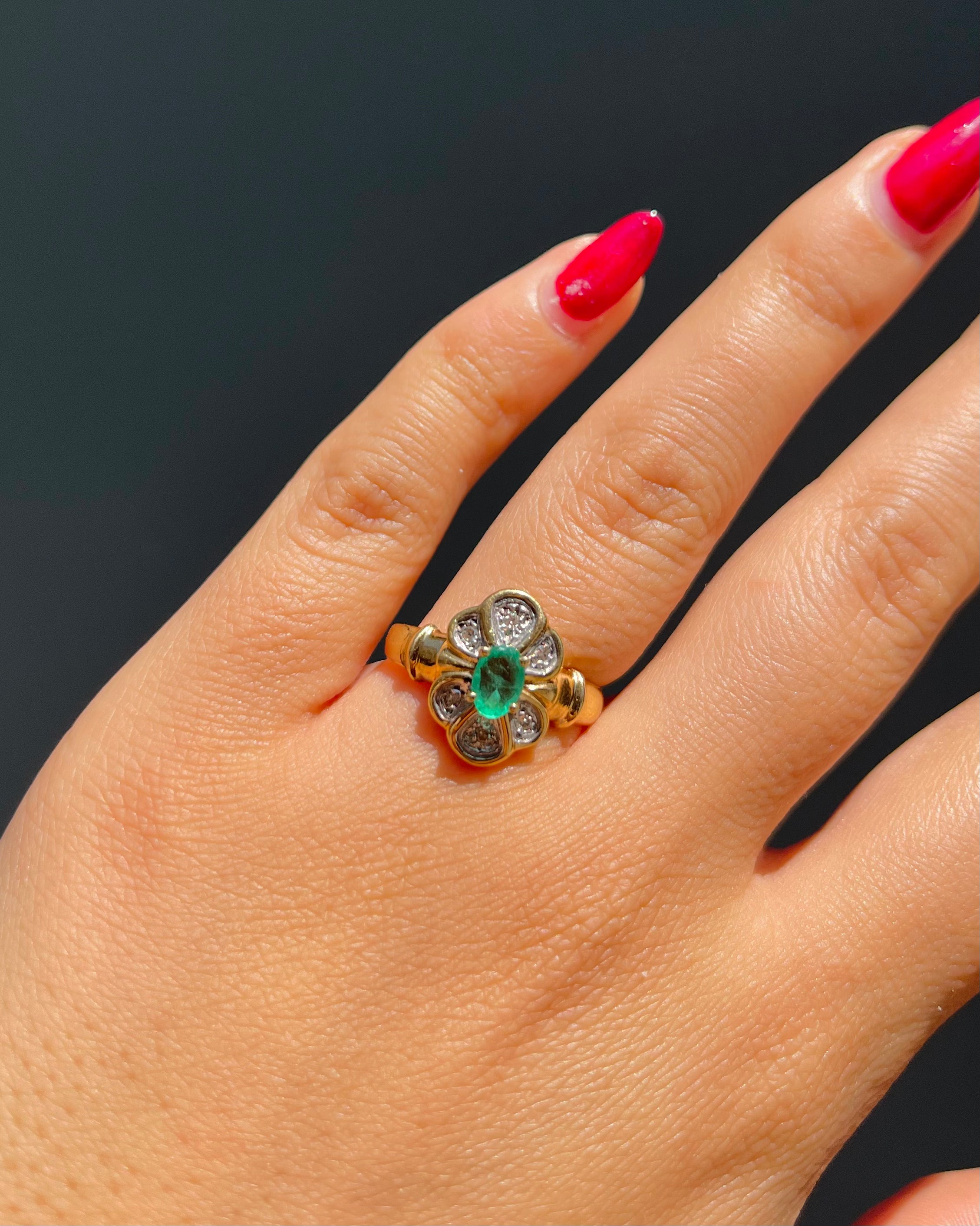 Bague Marguerite Émeraude 0.30 carat & Diamants "Aëla”