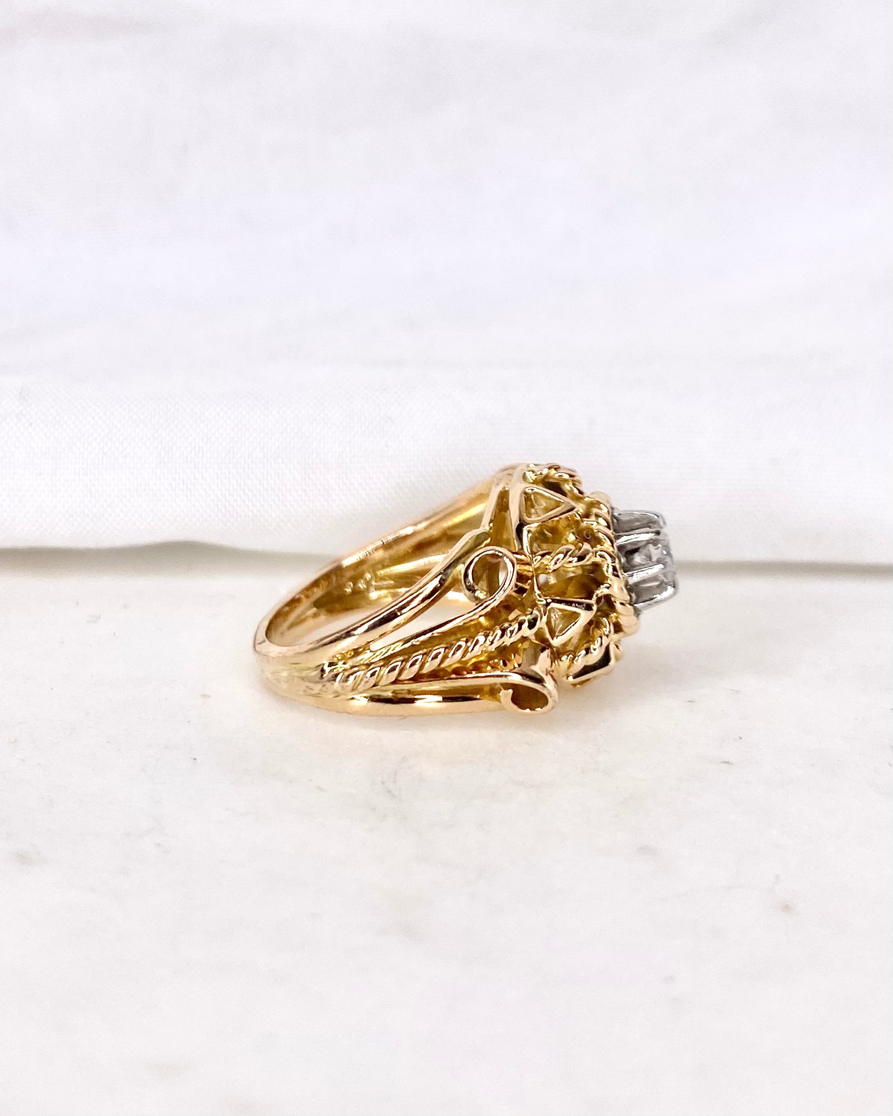 Anillo Tank Diamante y oro 7.32g "Gaelle"