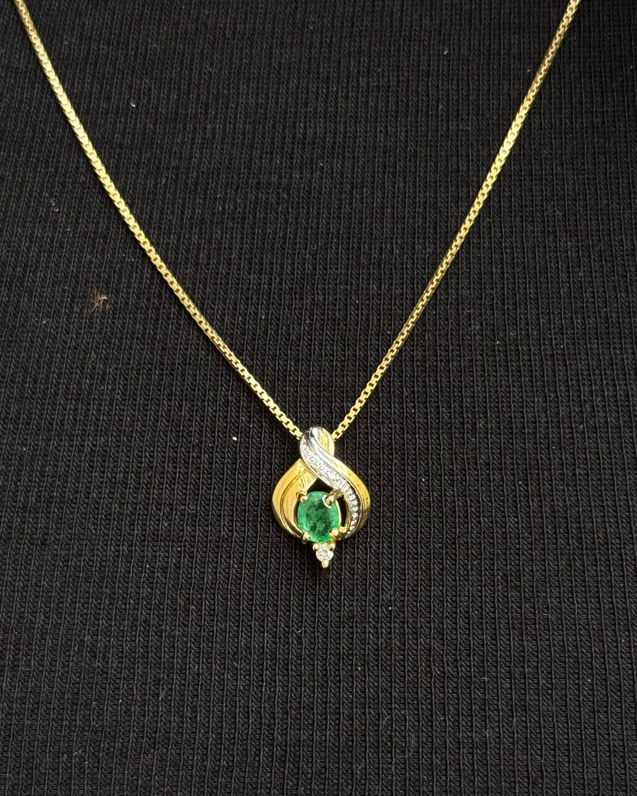 Colgante Esmeralda y Diamantes "Sonia"