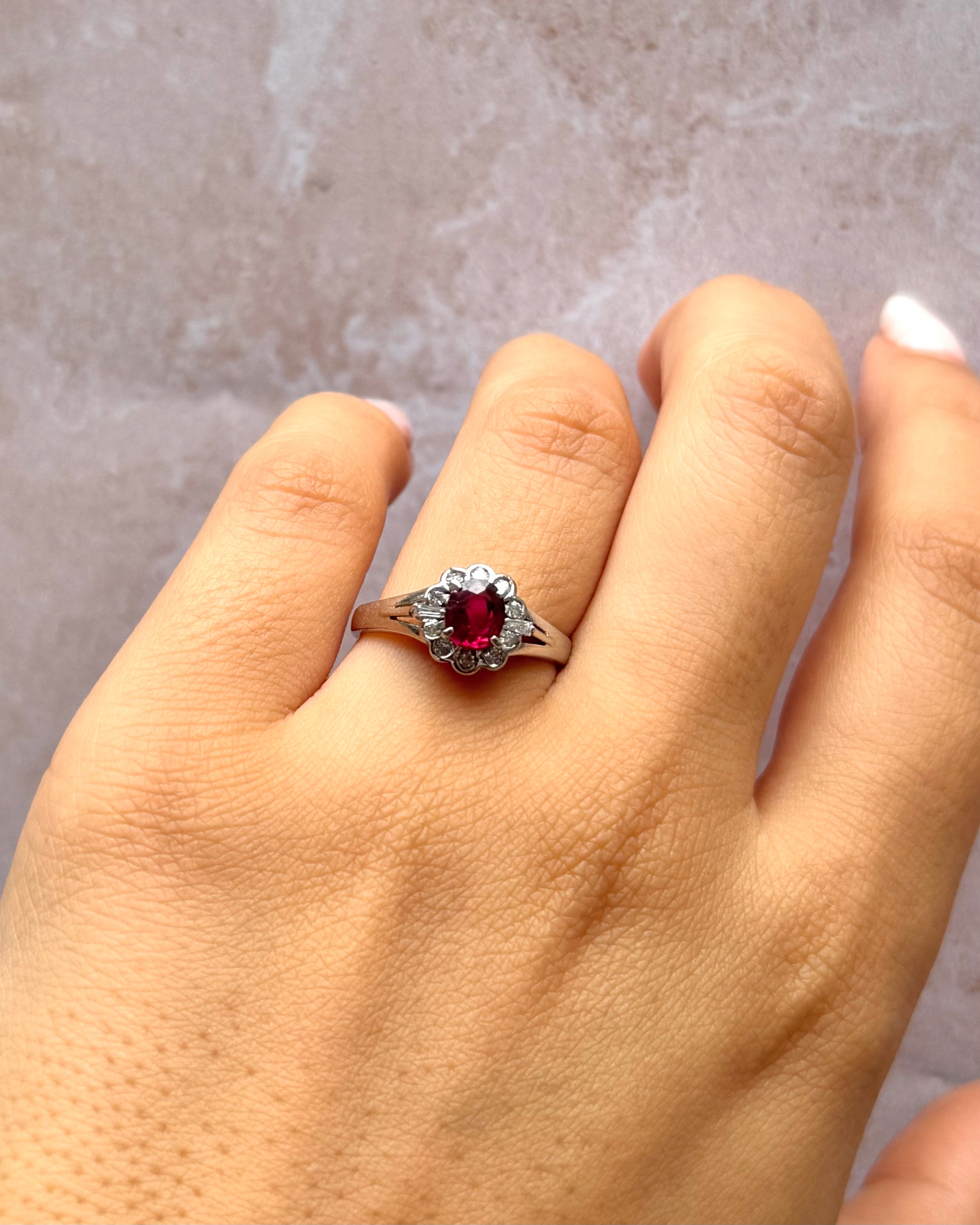 Bague Marguerite Rubis Mozambicain 0.81 carat & Diamants 0.20 carat "Sarah"