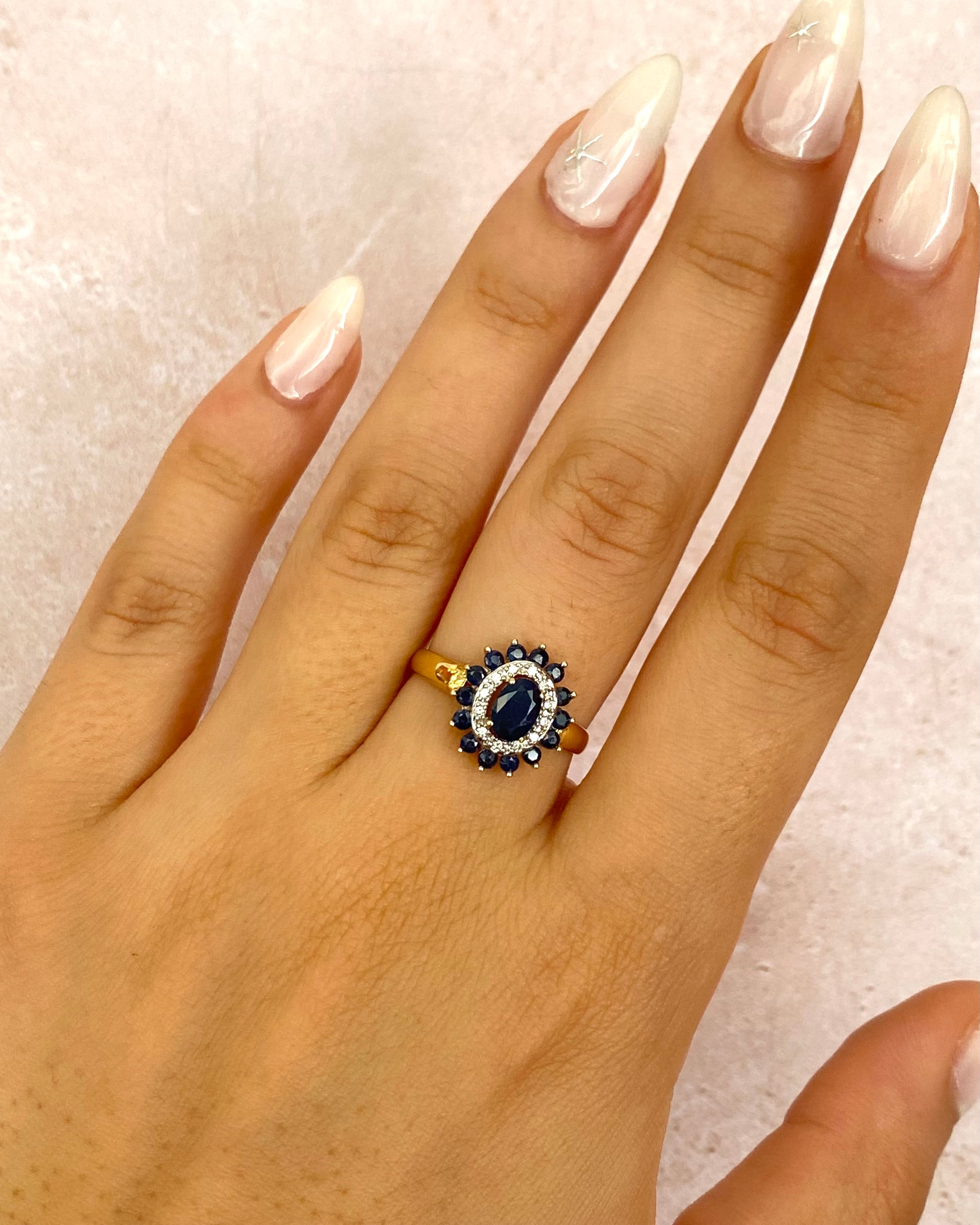 Marguerite Ring with 0.98 Carat Sapphires & Diamonds "Virna"