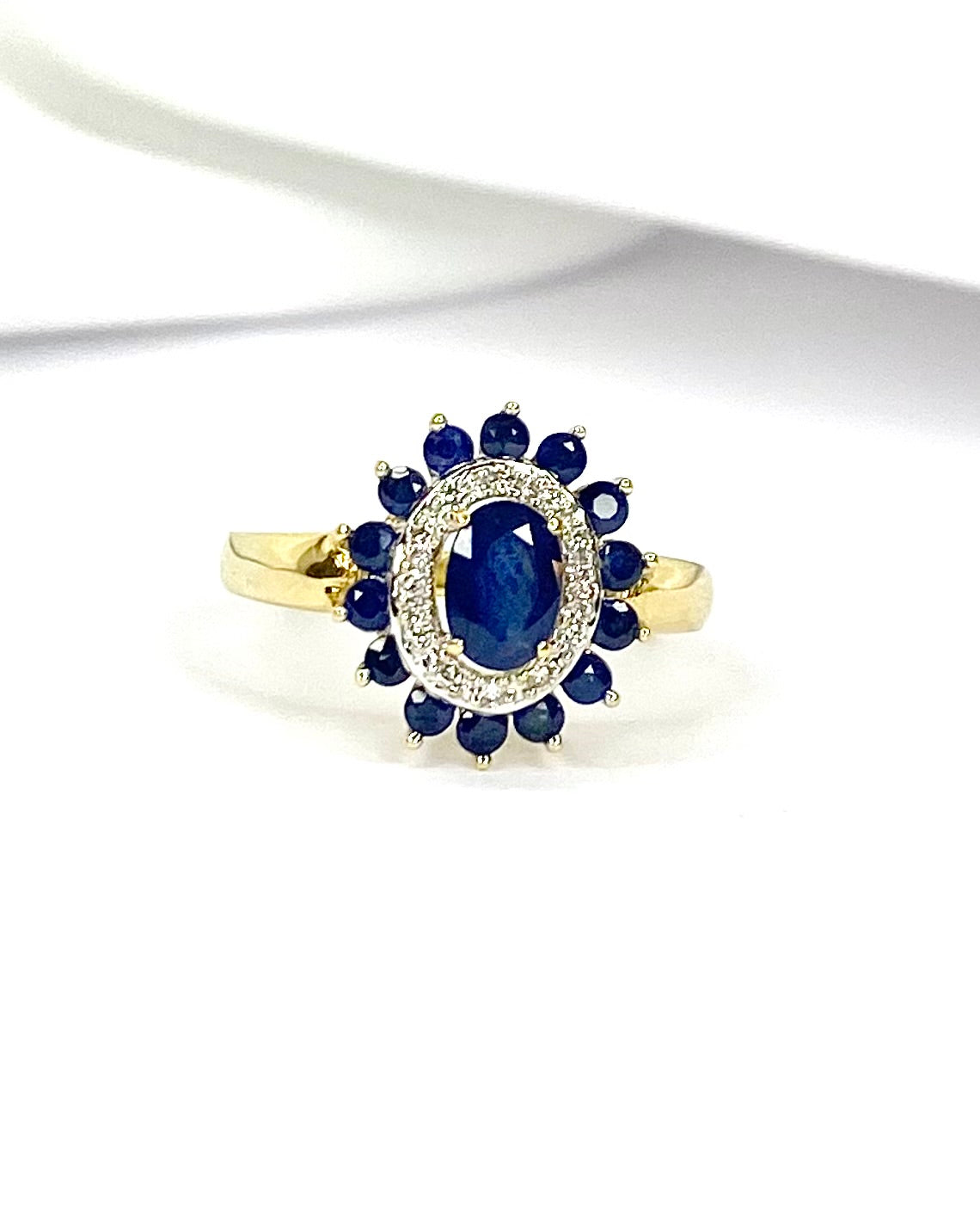 Marguerite Ring with 0.98 Carat Sapphires & Diamonds "Virna"