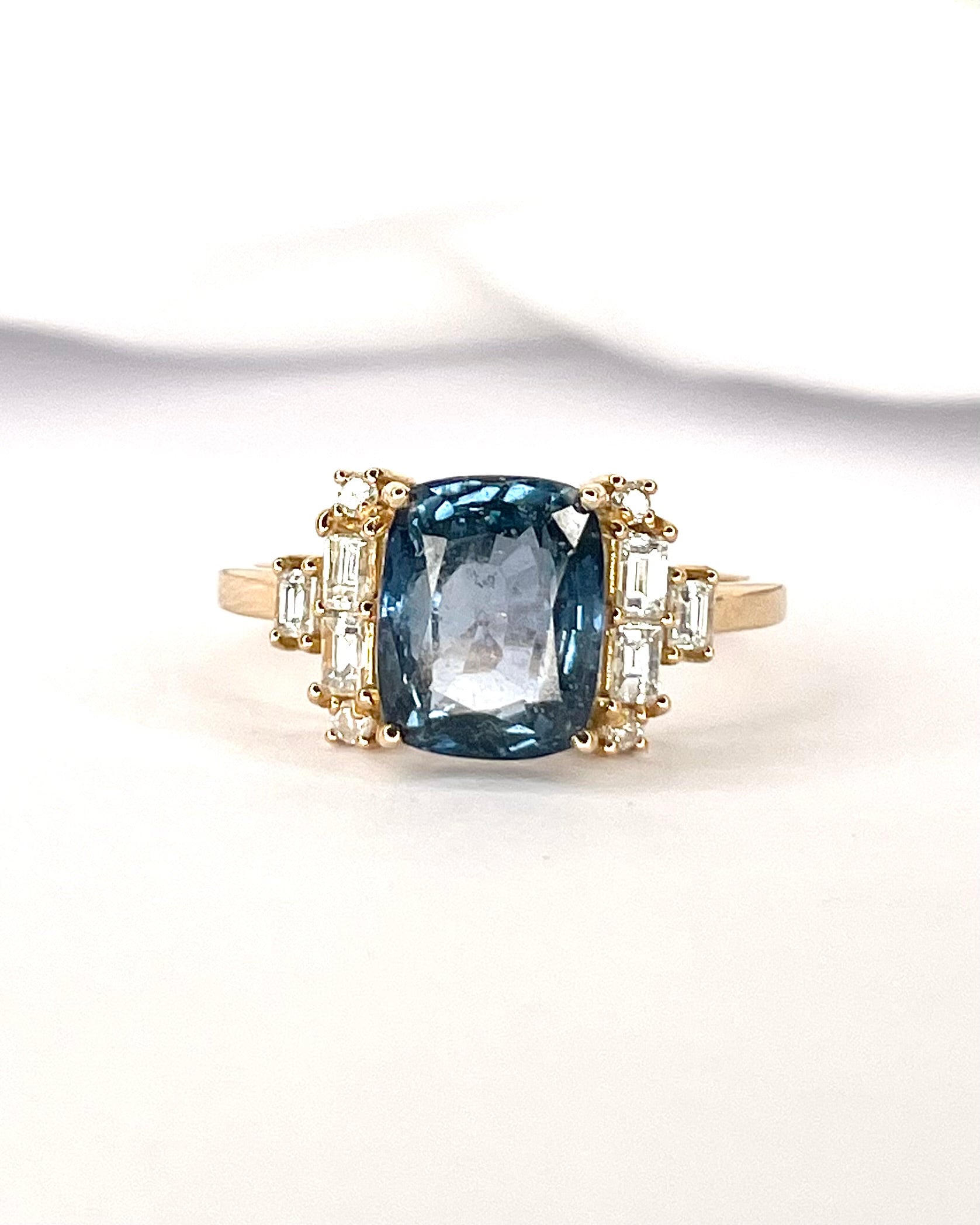 Bague Trilogie Saphir Peacock 3.49 carats & Diamants 0.40 carat "Océane"