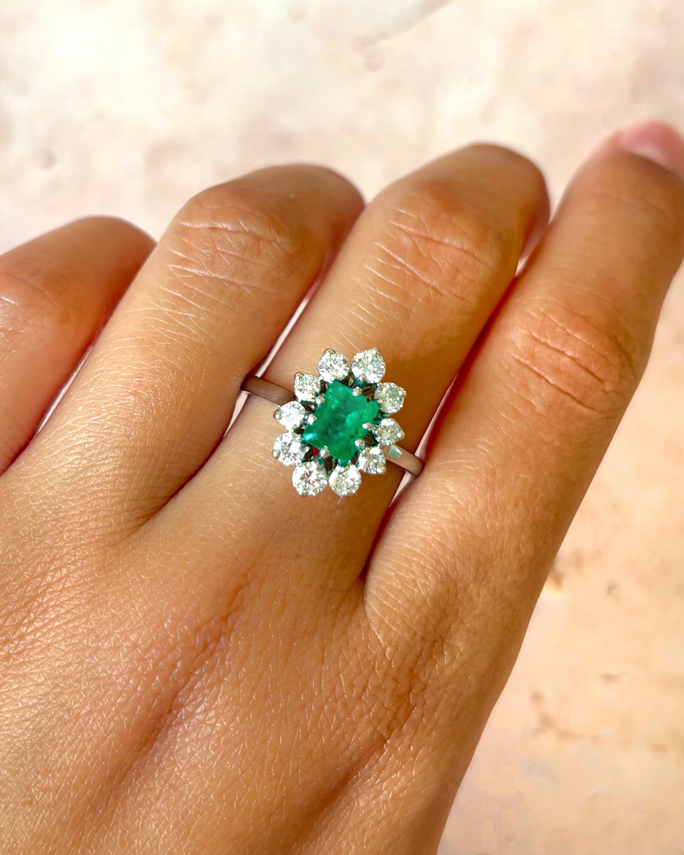 Bague Marguerite Émeraude 0.85 carat & Diamants 0.78 carat "Alice"