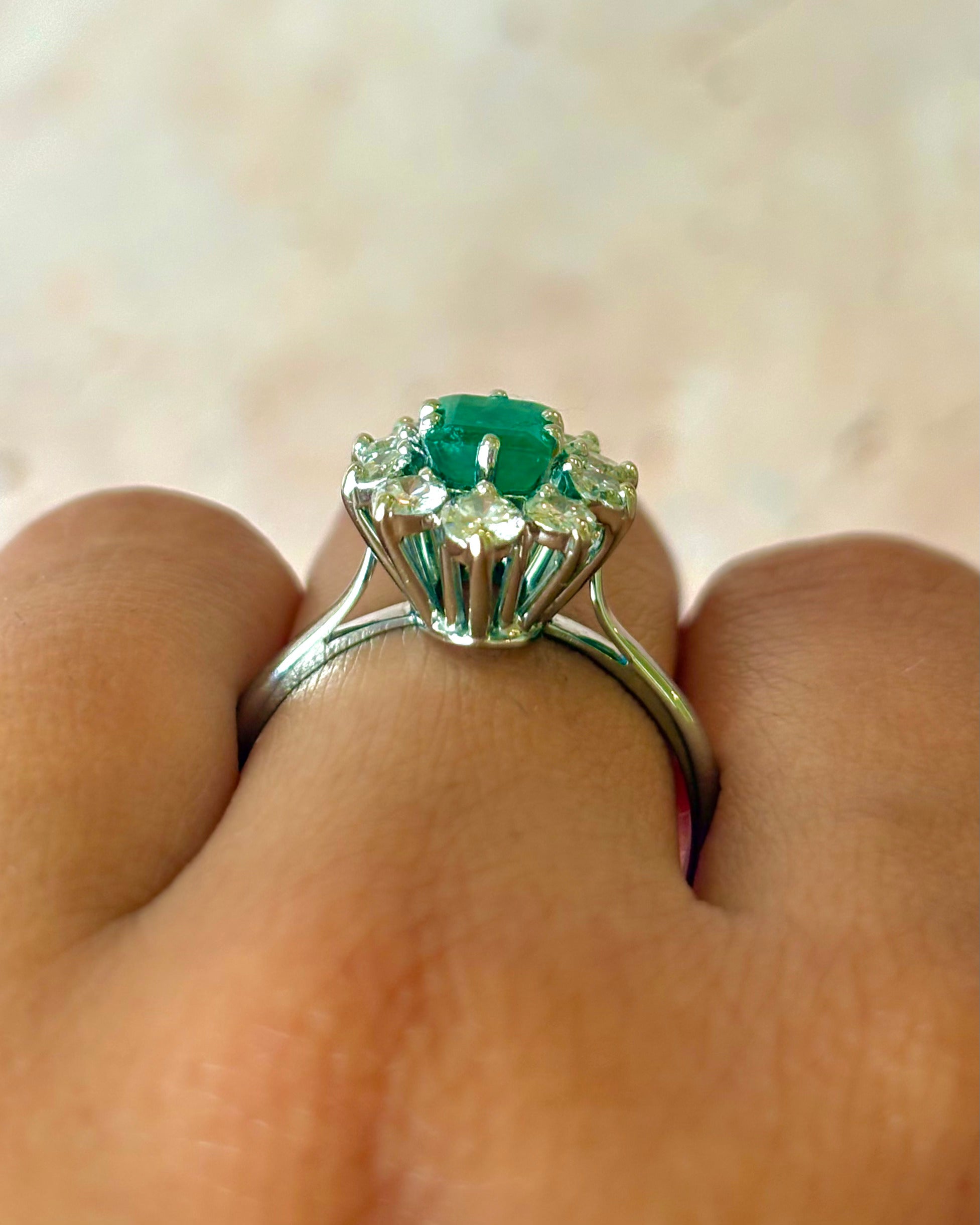 Bague Marguerite Émeraude 0.85 carat & Diamants 0.78 carat "Alice"
