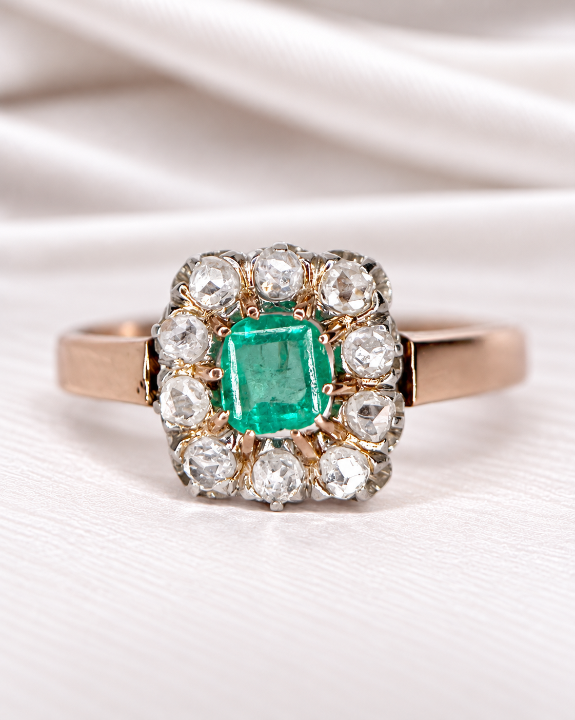 Anillo margarita de esmeralda colombiana y diamantes «Noémie»