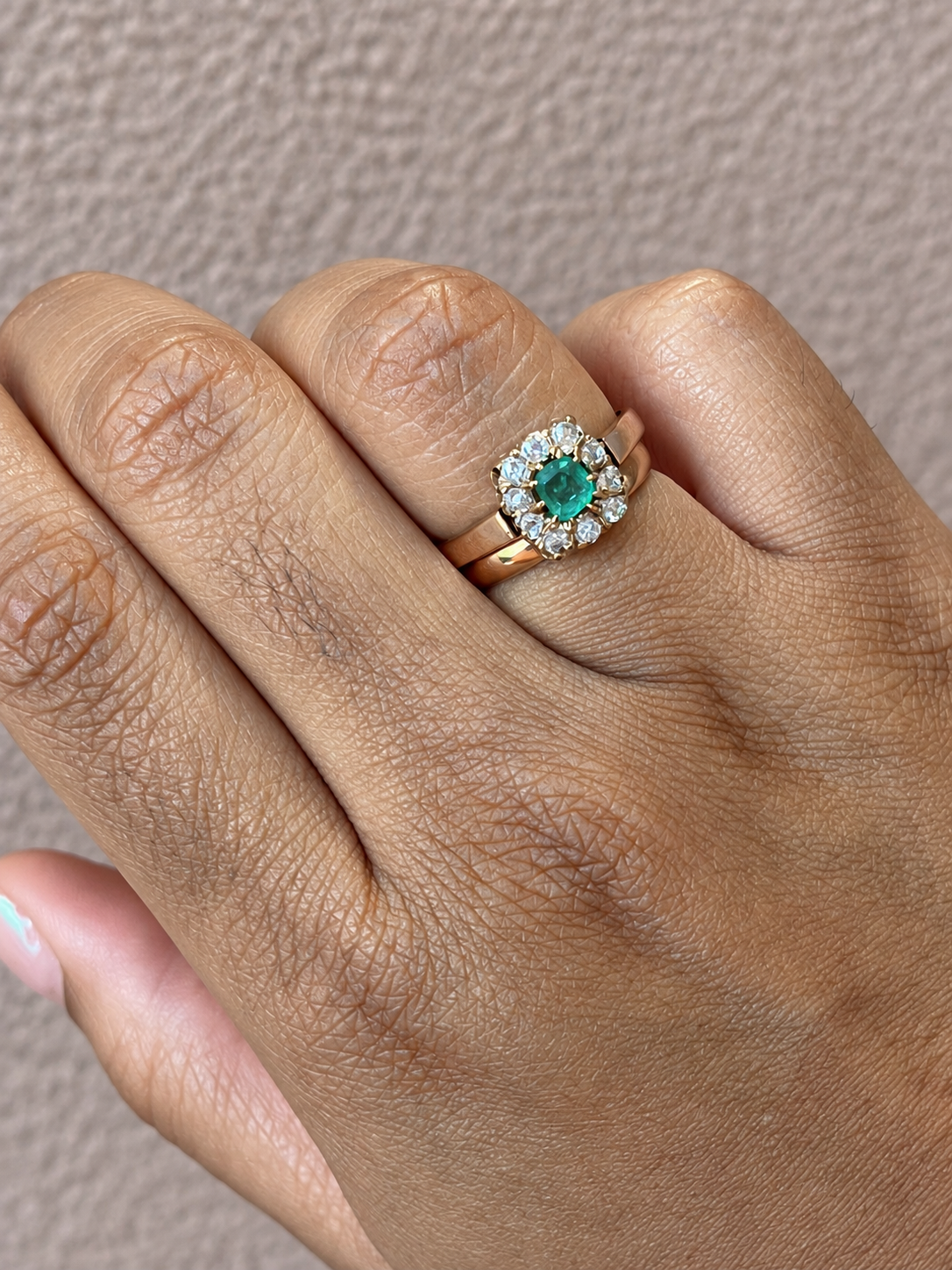 Anillo margarita de esmeralda colombiana y diamantes «Noémie»