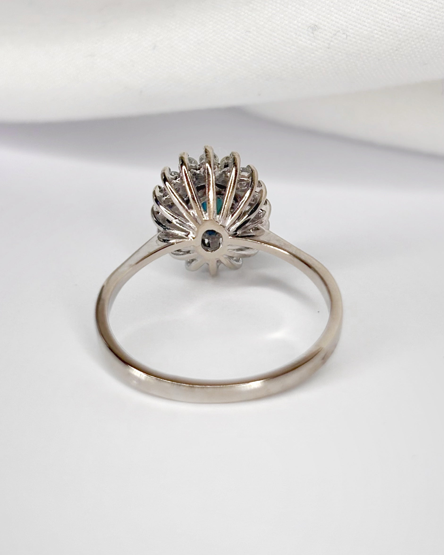 Anillo Marguerite Zafiro 0,90 quilates y Diamantes 0,32 quilates "Thaïs"