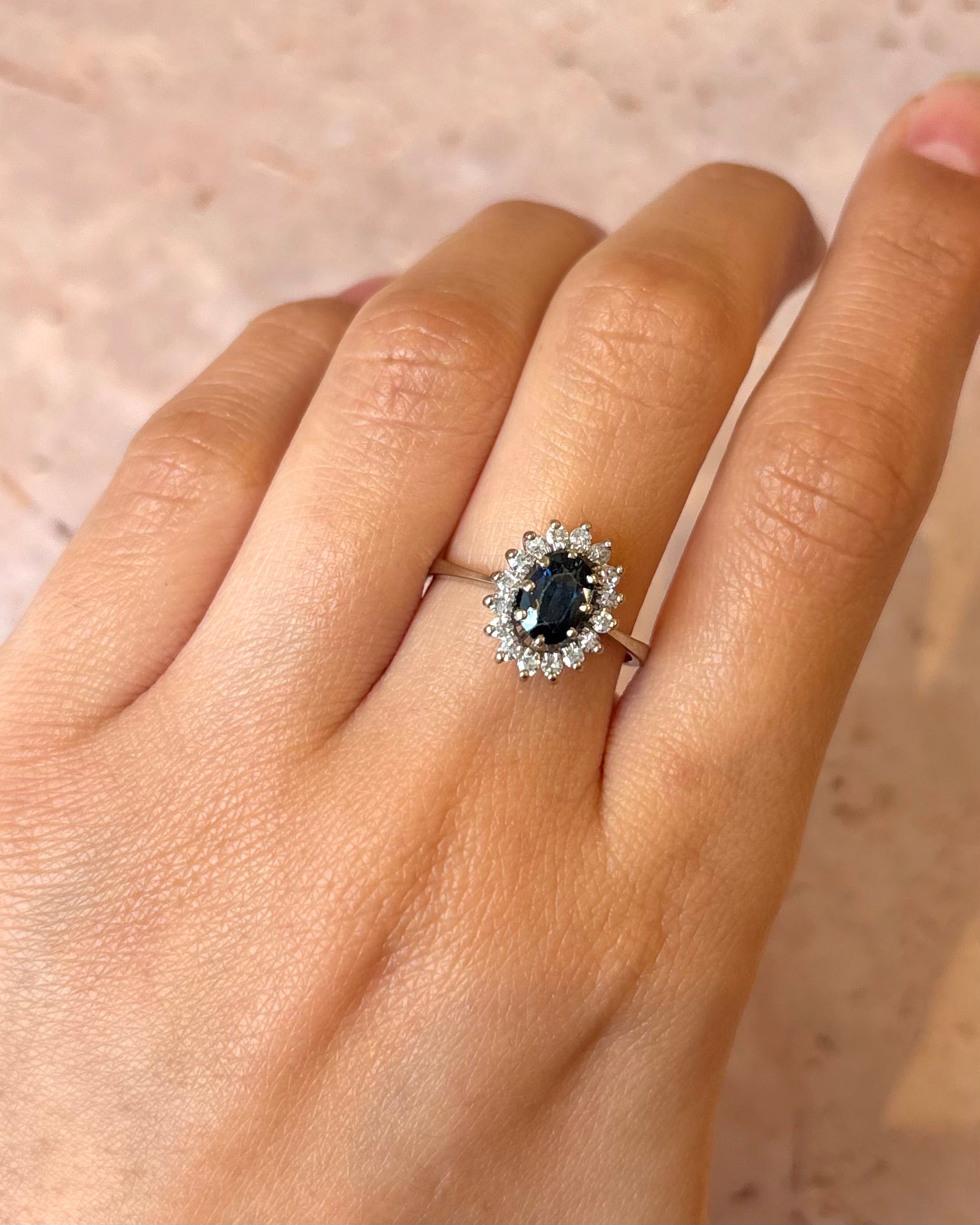 Anillo Marguerite Zafiro 0,90 quilates y Diamantes 0,32 quilates "Thaïs"