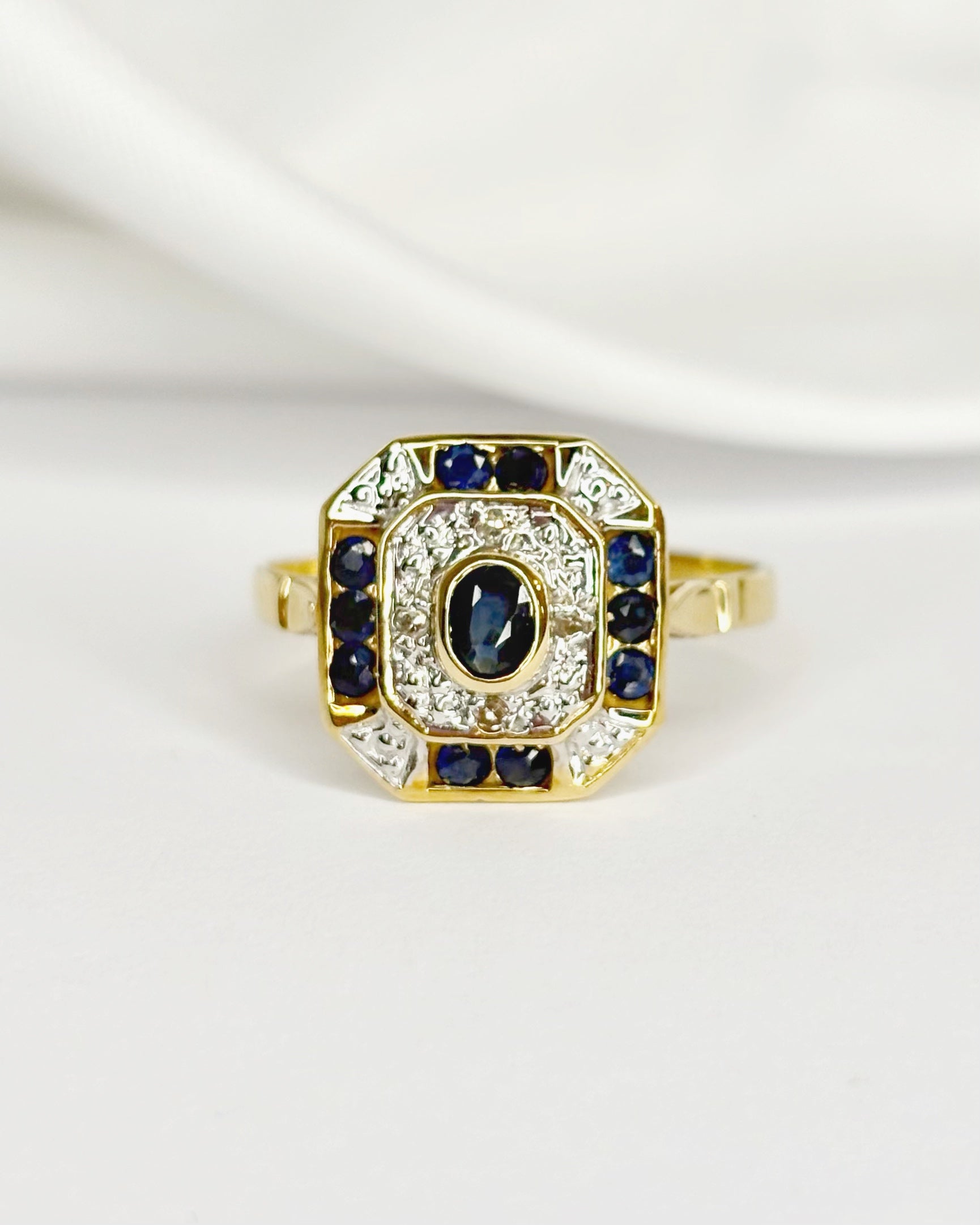 Bague Style Art-Déco Saphir 0.55 carat & Diamants "Enes"