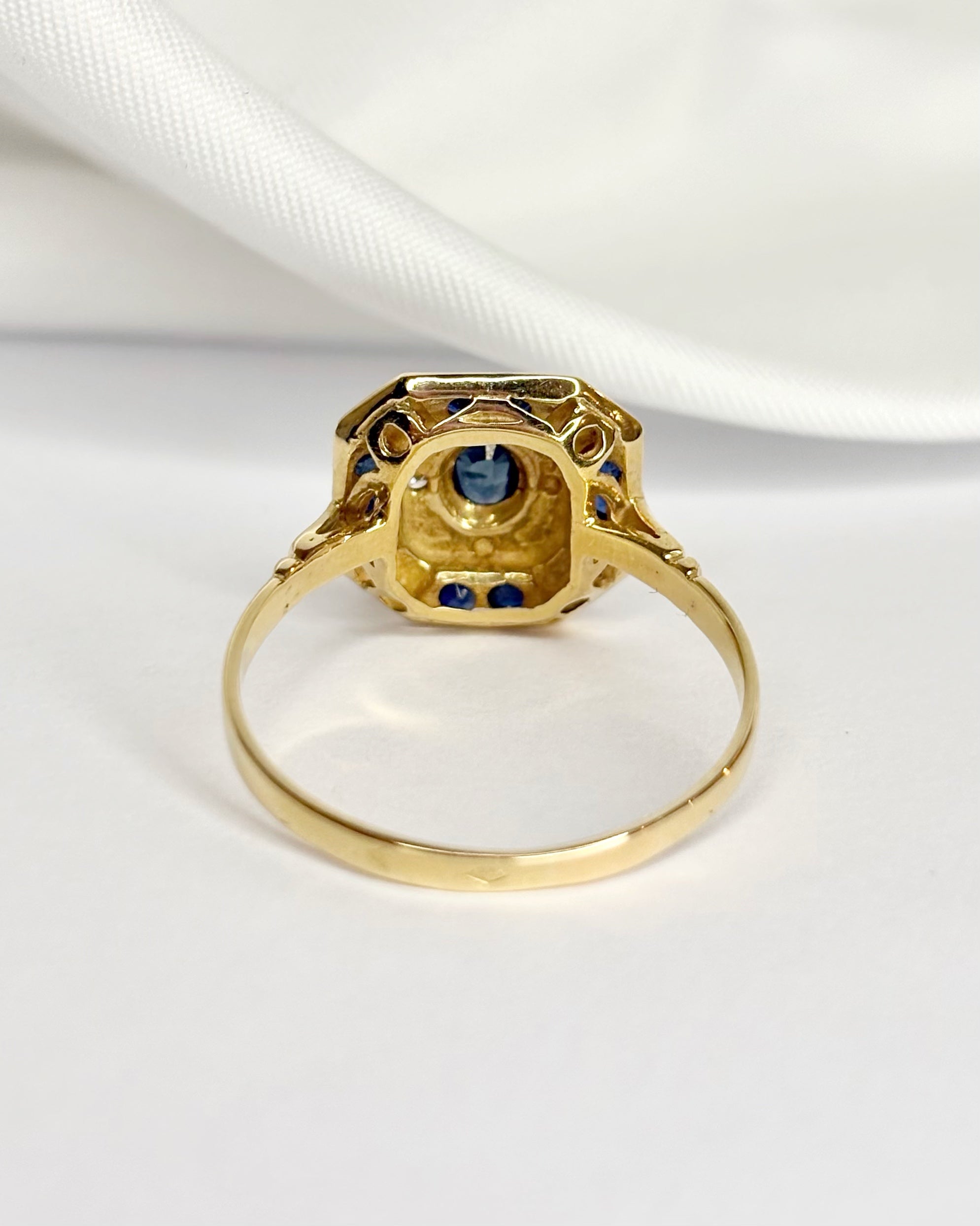 Bague Style Art-Déco Saphir 0.55 carat & Diamants "Enes"