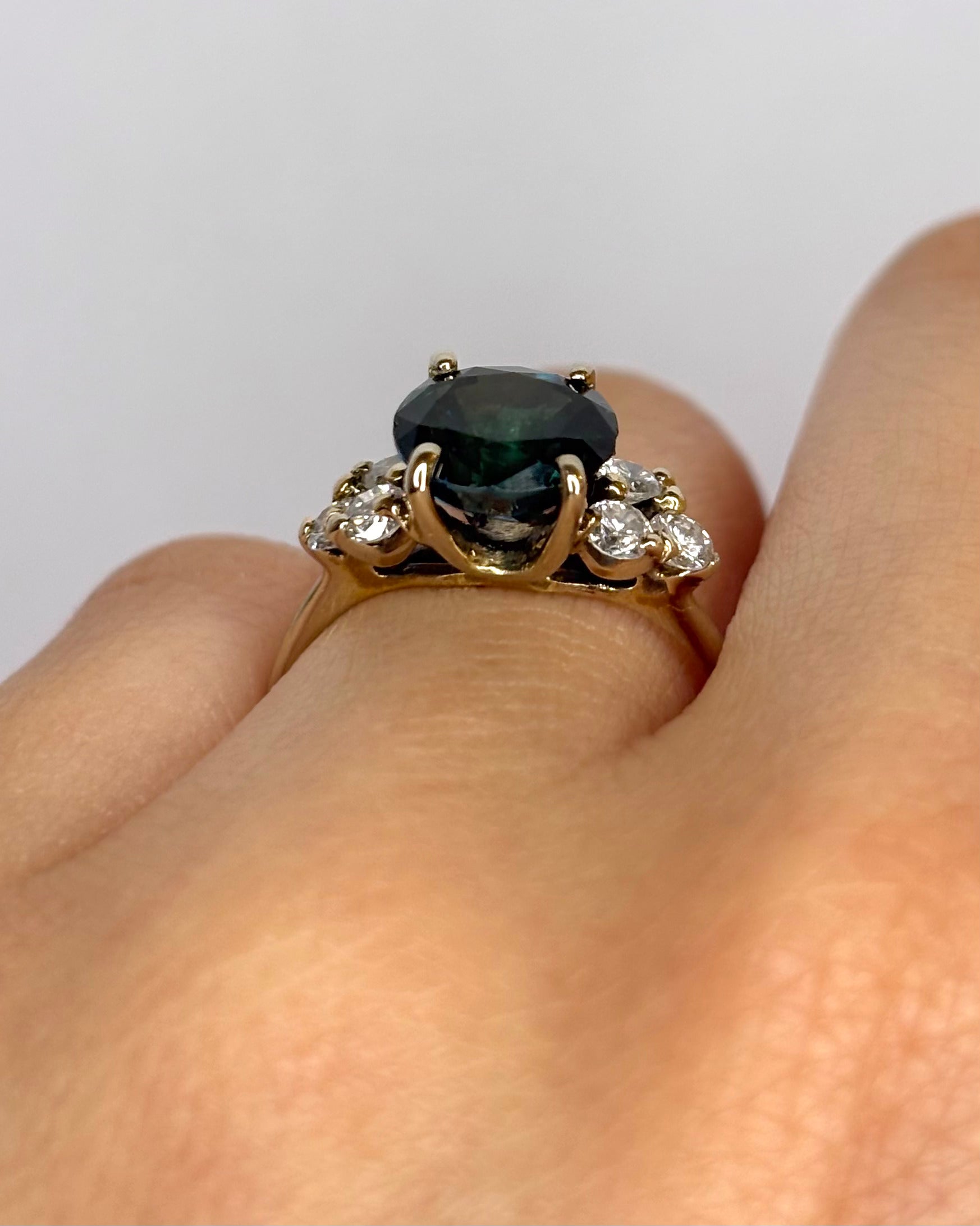 Bague Trilogie Saphir 2.60 carats & Diamants 0.36 carat "Émilie" - Elliade Paris