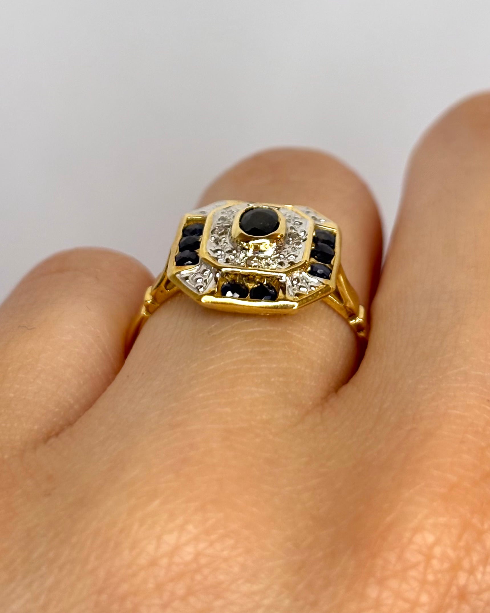 Bague Style Art-Déco Saphir 0.55 carat & Diamants "Enes"