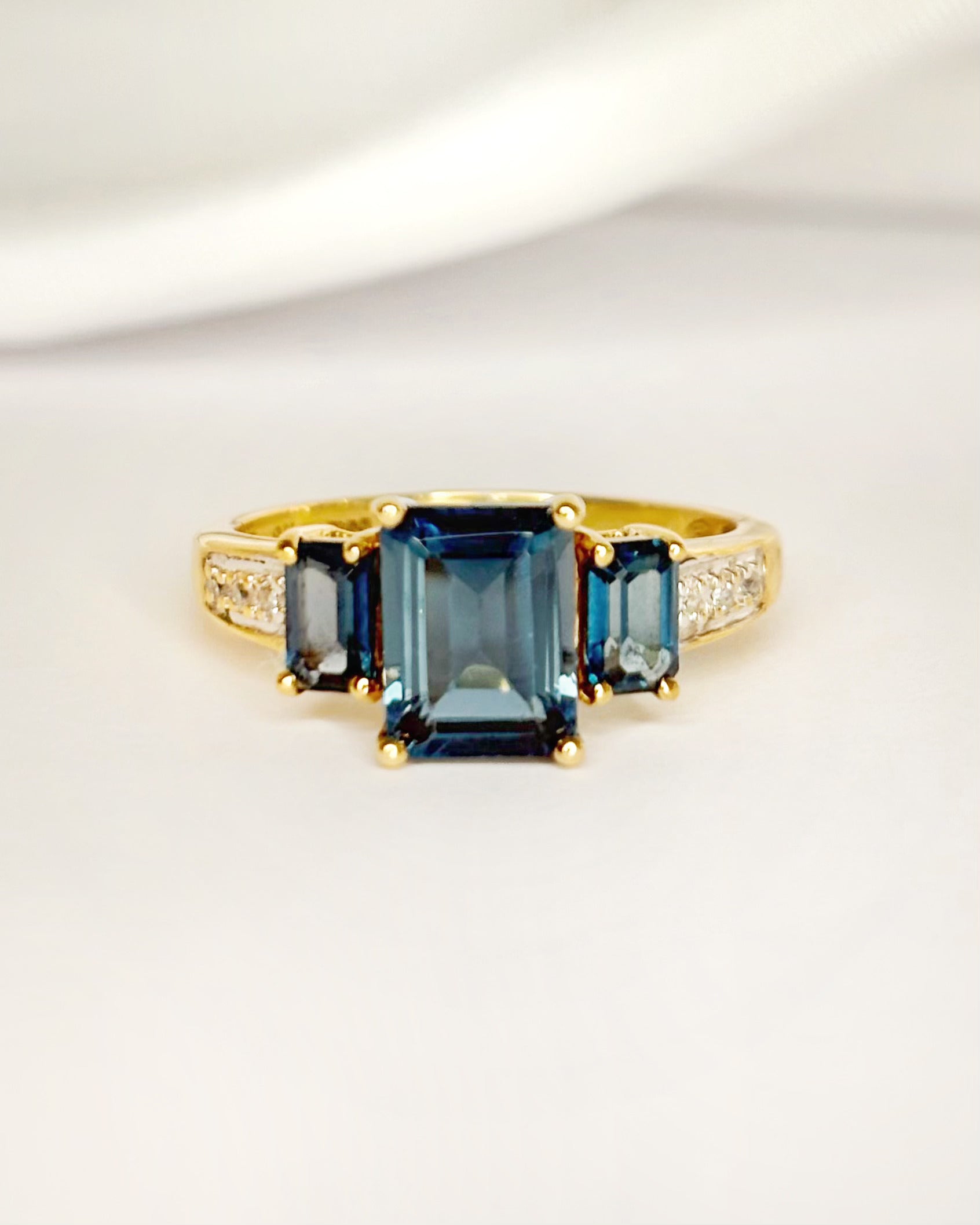 Anillo Trilogía Turmalina 2.05 quilates y Diamantes "Grace"