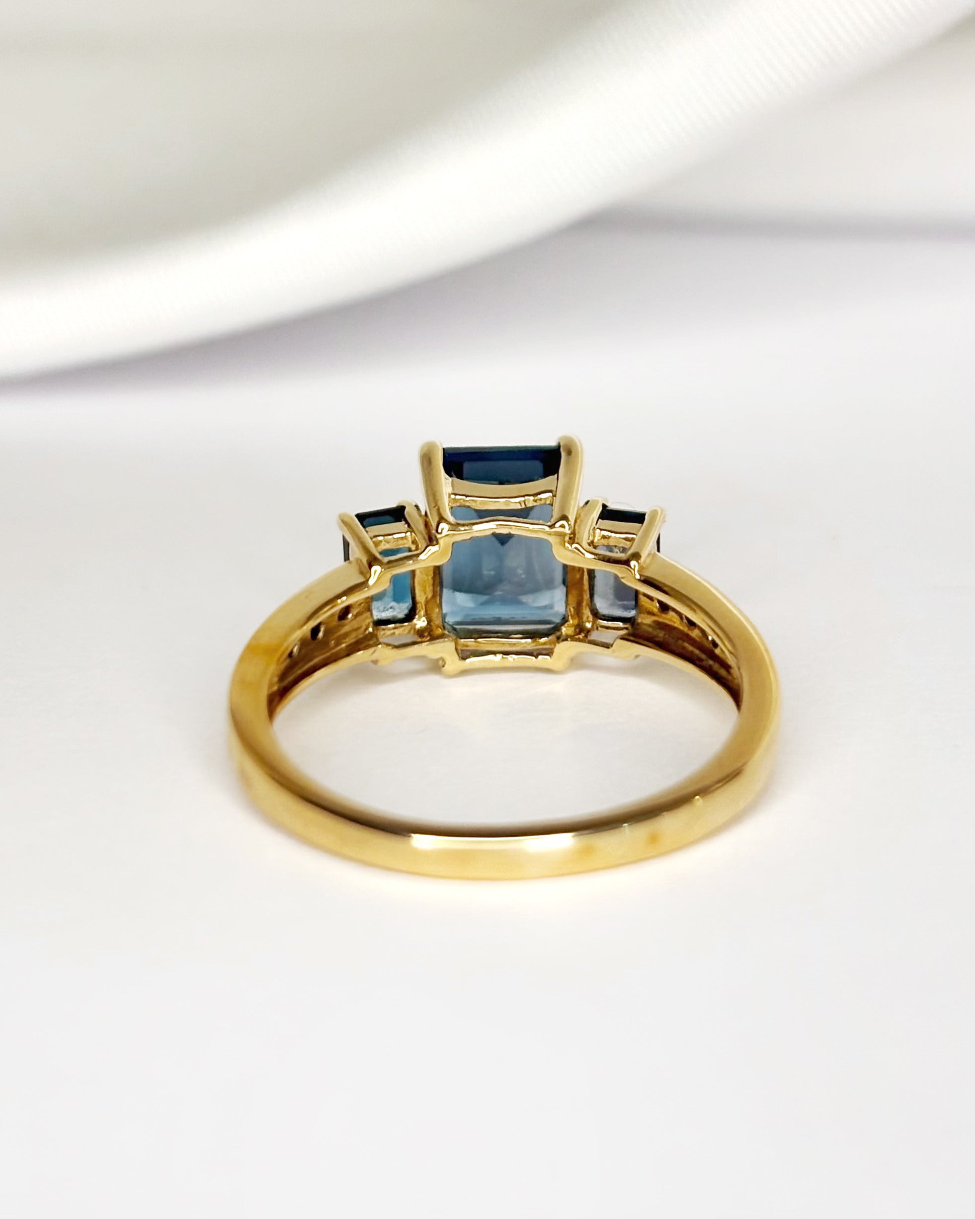 Anillo Trilogía Turmalina 2.05 quilates y Diamantes "Grace"