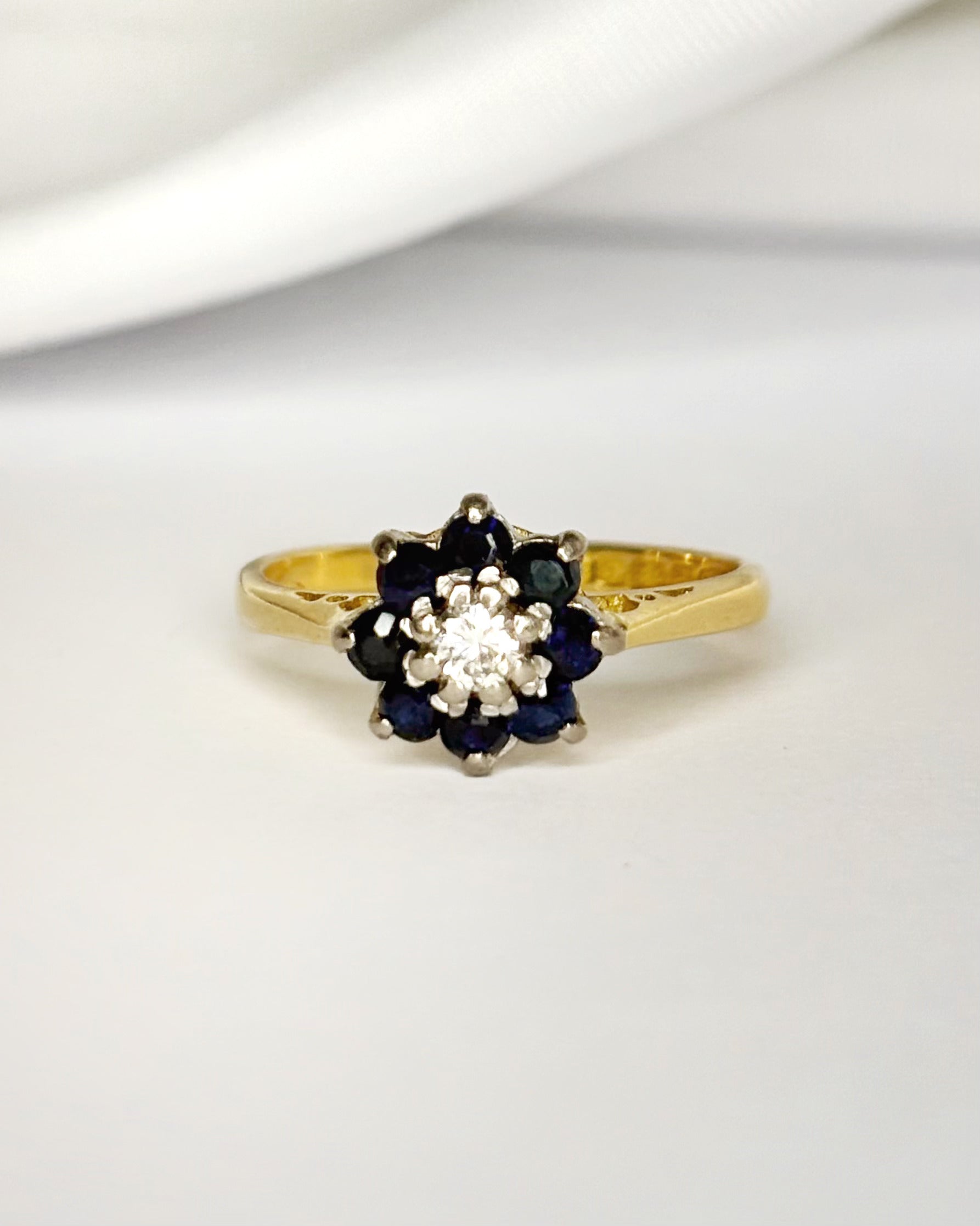 Marguerite Diamond & Sapphire Ring "Lorena"