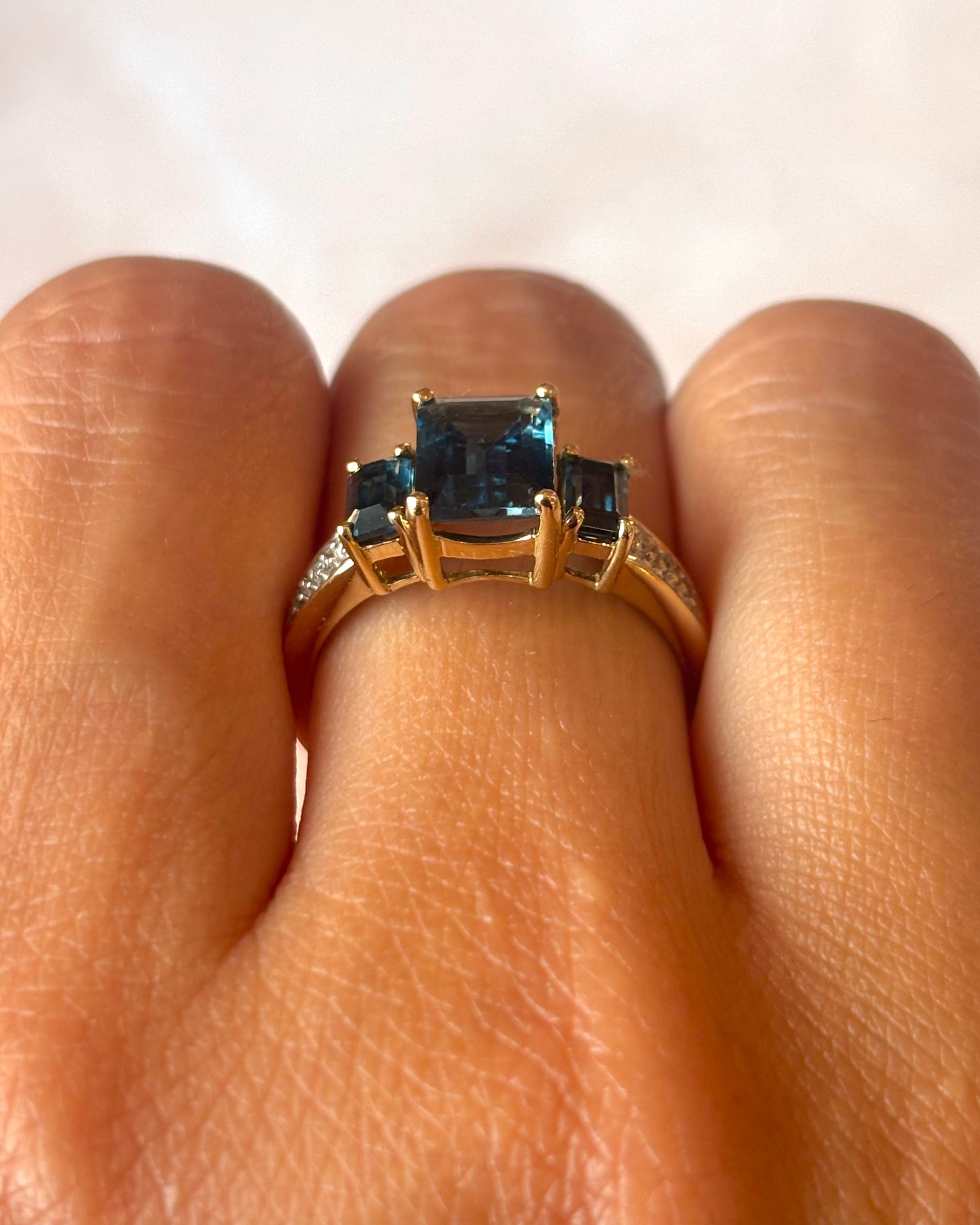 Anillo Trilogía Turmalina 2.05 quilates y Diamantes "Grace"