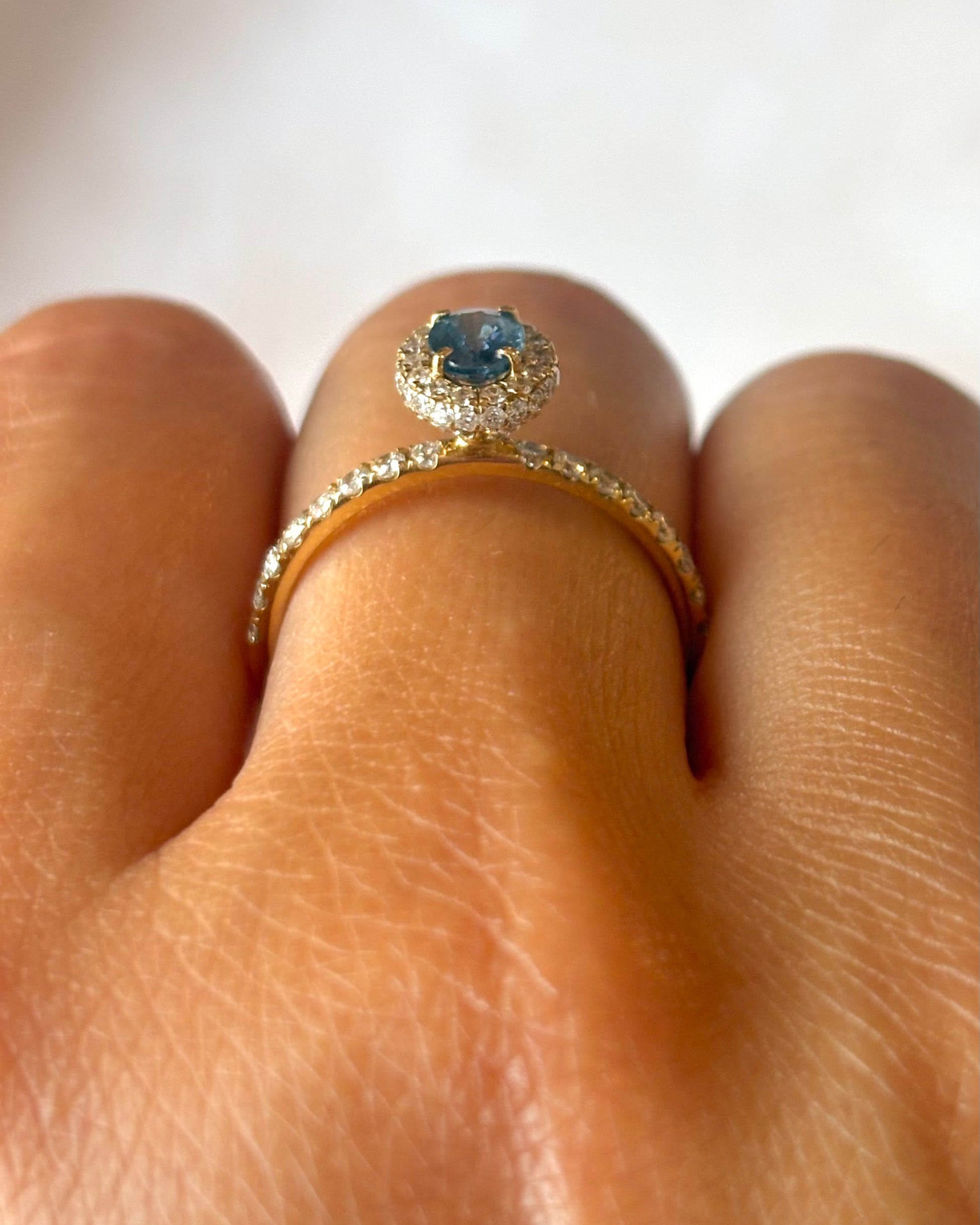 Bague Solitaire Saphir 0.40 carat & Diamants 0.64 carat "Magda"