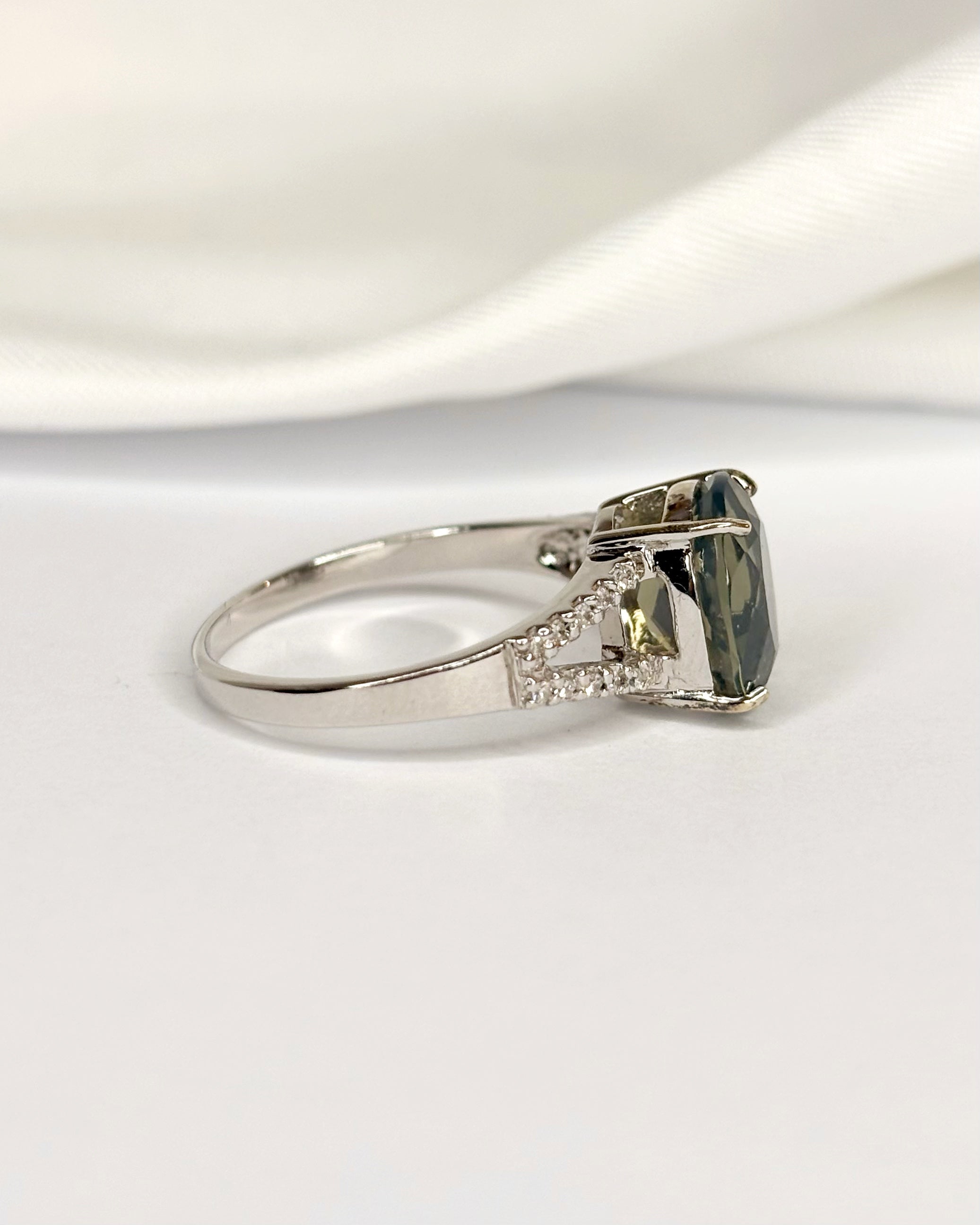 Bague Solitaire Opale 1.90 carat & Diamants "Lucia"