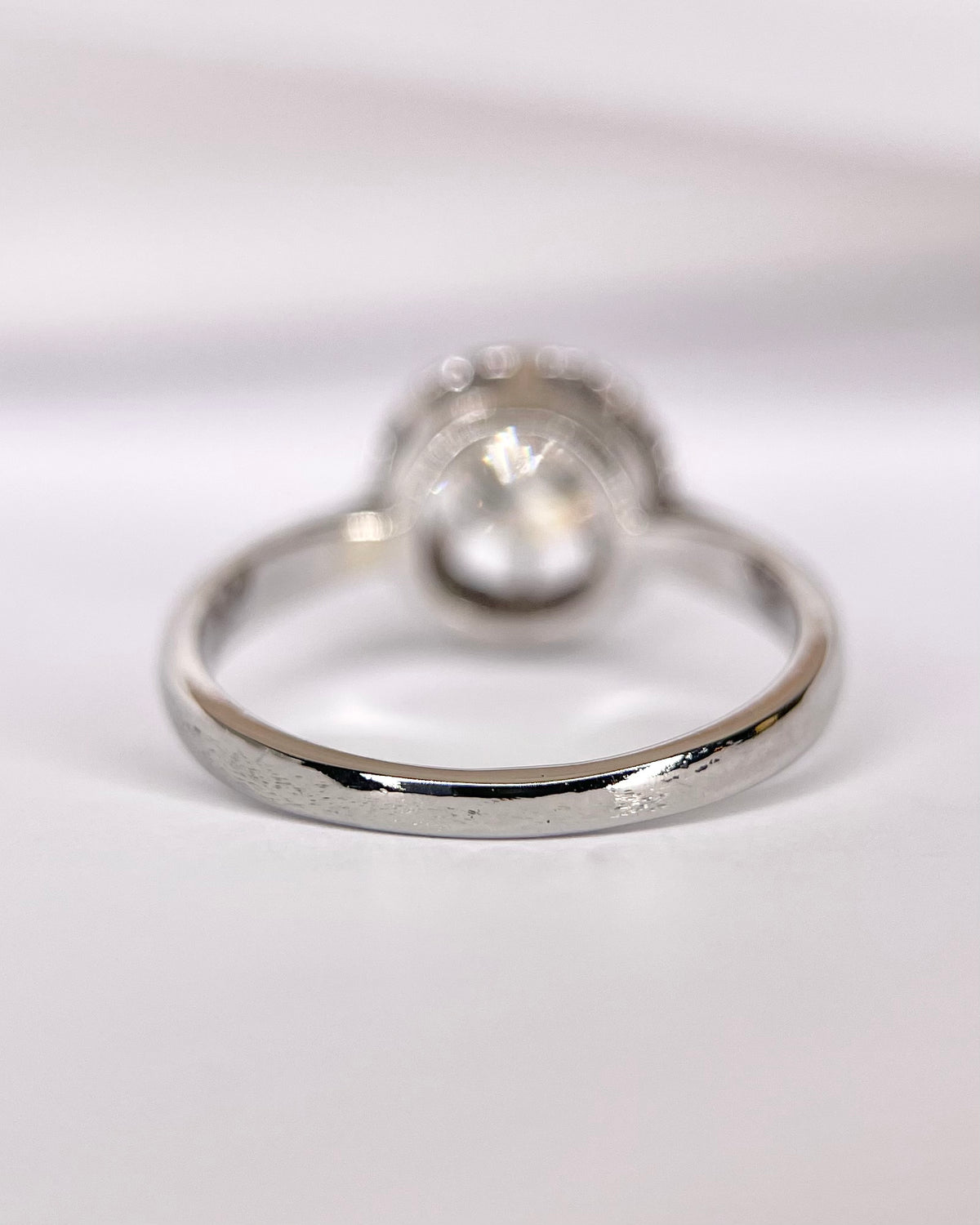 Anillo solitario art déco con diamante de 0.81 quilates, color G y pureza VVS1, «Célia»