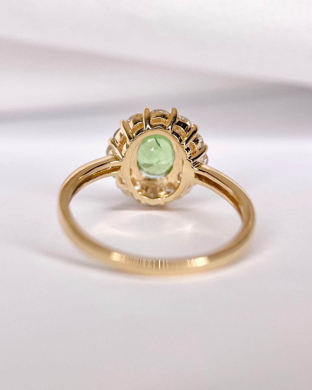 Anillo Margarita de Granate y Tsavorita de Tanzania de 1.14 quilates y Diamantes de 0.63 quilates «Aya»