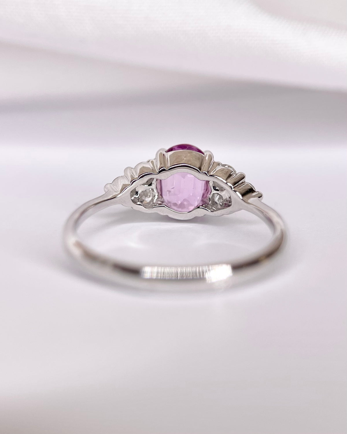 Bague Trilogie Saphir Rose 0.99 carat & Diamants 0.30 carat "Rosalia"