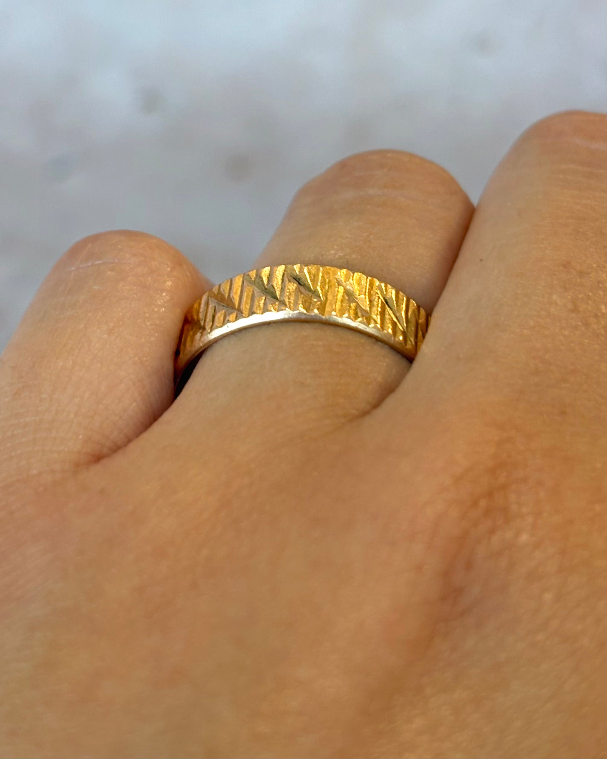 Bague Alliance Jonc Or Jaune 18 carats 5.9 mm "Tia"