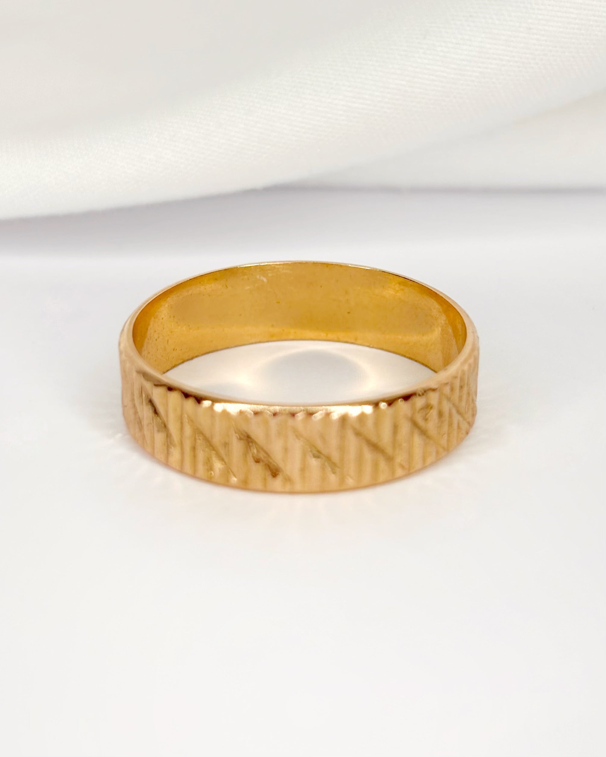 Bague Alliance Jonc Or Jaune 18 carats 5.9 mm "Tia"