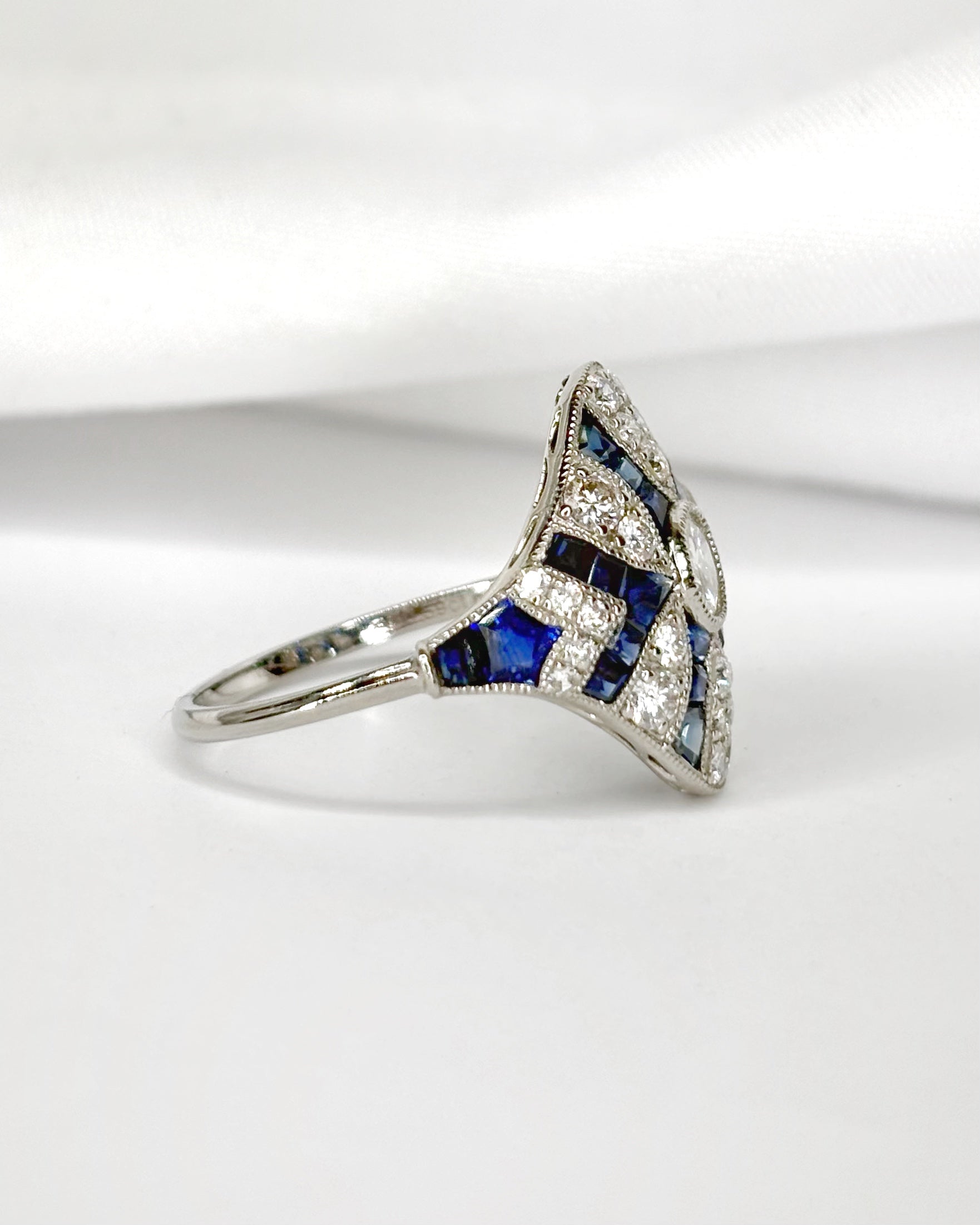 Bague Style Art-Déco Saphirs 0.40 carat & Diamants 0.86 carat "Cécile"