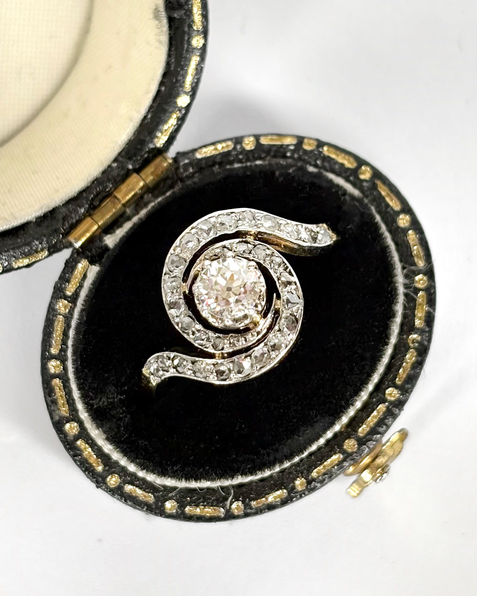 Bague Tourbillon Style Art Nouveau Diamants 0.50 carat "Melodie" - Elliade Paris