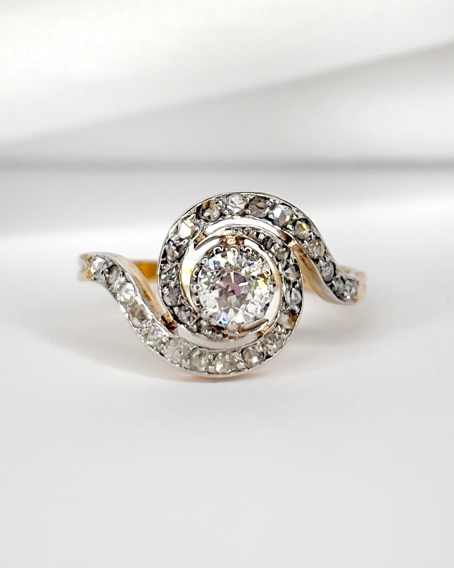 Bague Tourbillon Style Art Nouveau Diamants 0.50 carat "Melodie" - Elliade Paris