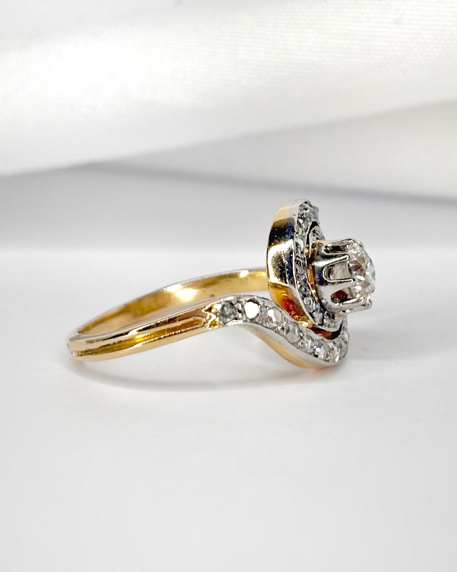 Bague Tourbillon Style Art Nouveau Diamants 0.50 carat "Melodie" - Elliade Paris