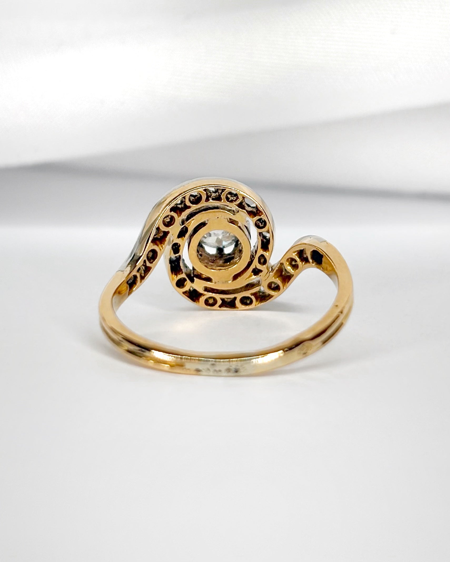 Bague Tourbillon Style Art Nouveau Diamants 0.50 carat "Melodie" - Elliade Paris