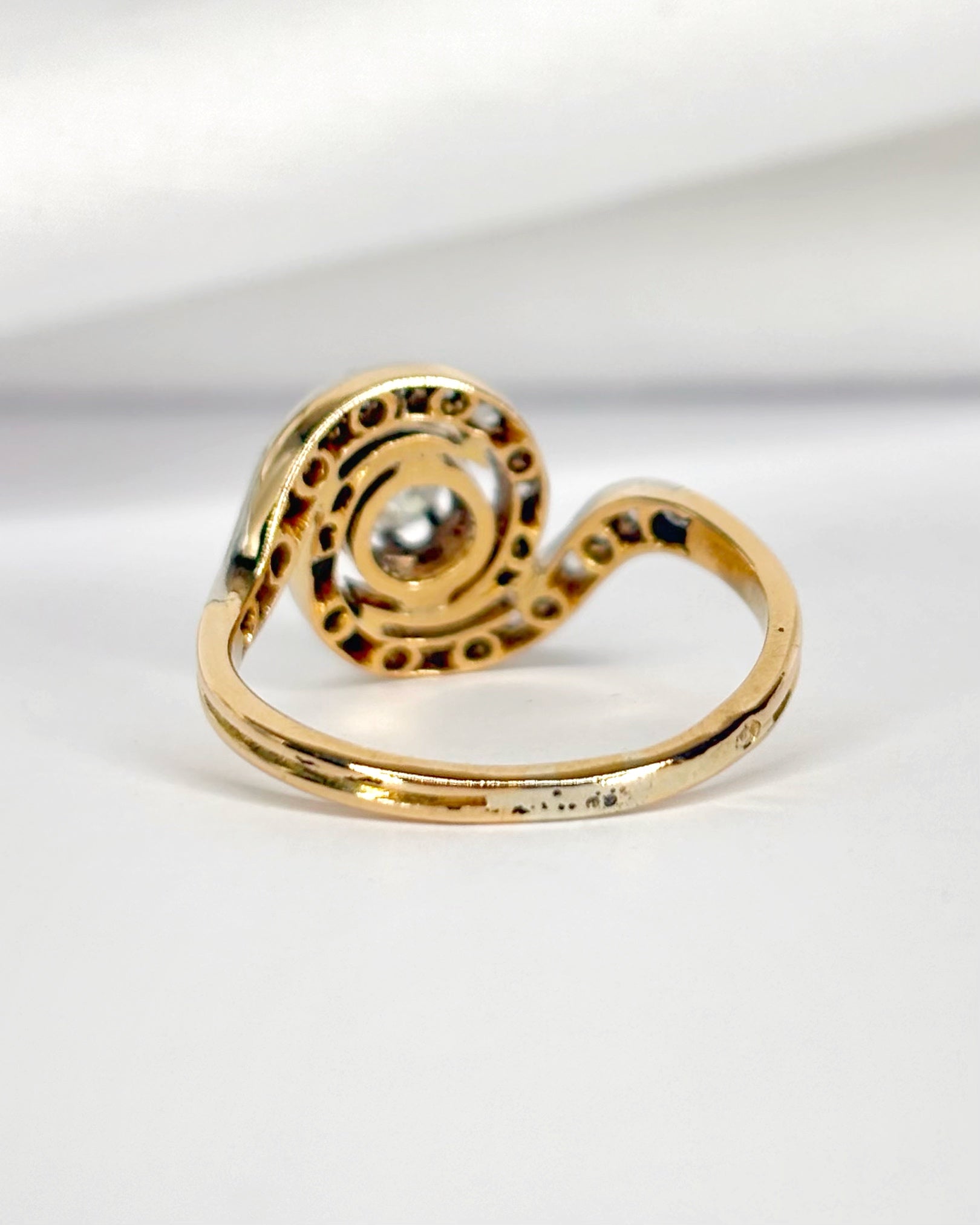 Bague Tourbillon Style Art Nouveau Diamants 0.50 carat "Melodie" - Elliade Paris