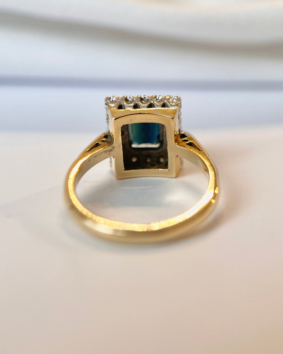 Anillo Margarita con zafiro verde de 1.20 quilates y diamantes de 0.24 quilates, 4,99 g «Maelle»