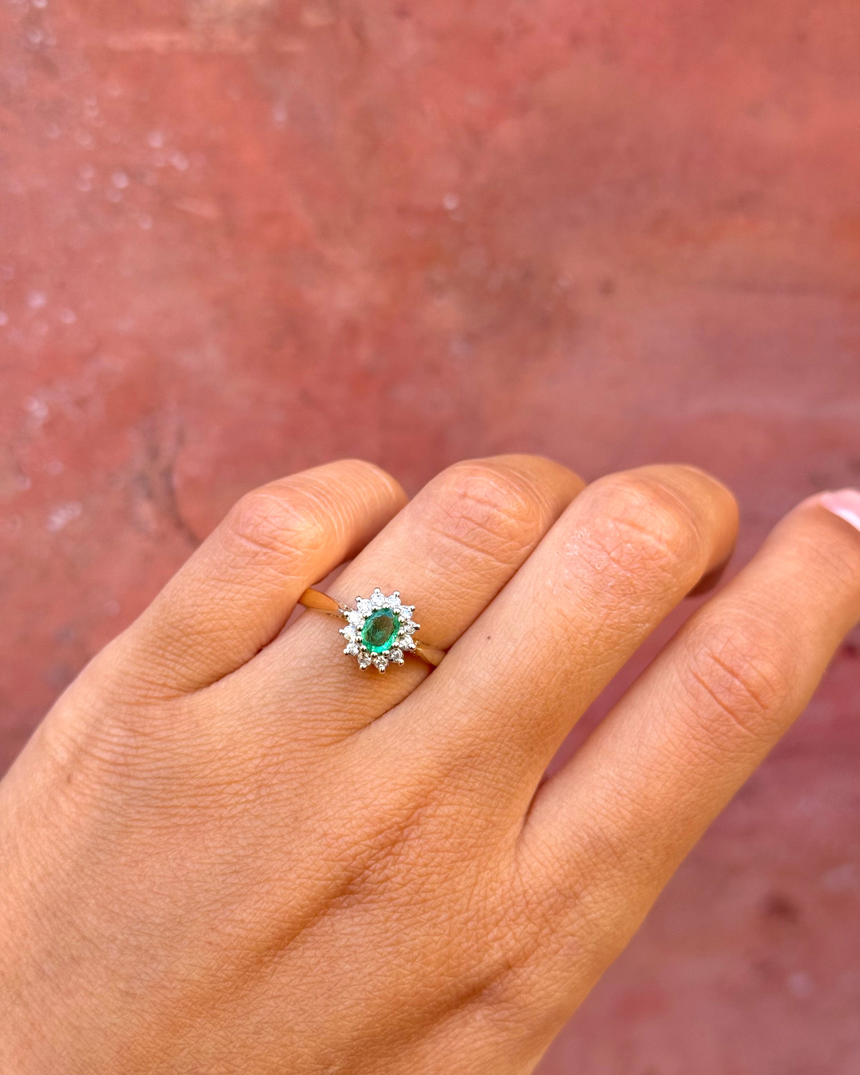 Emerald & Diamond Daisy Ring "Agnes"