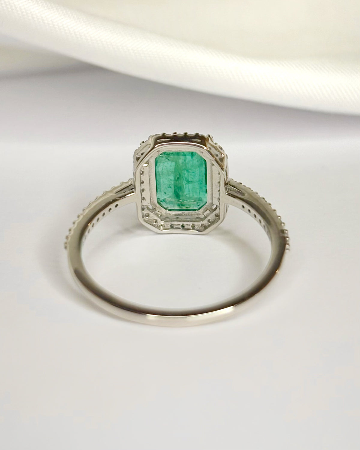 Bague Style Art-Déco Émeraude 1.12 carat & Diamants 0.30 carat "Andressa"