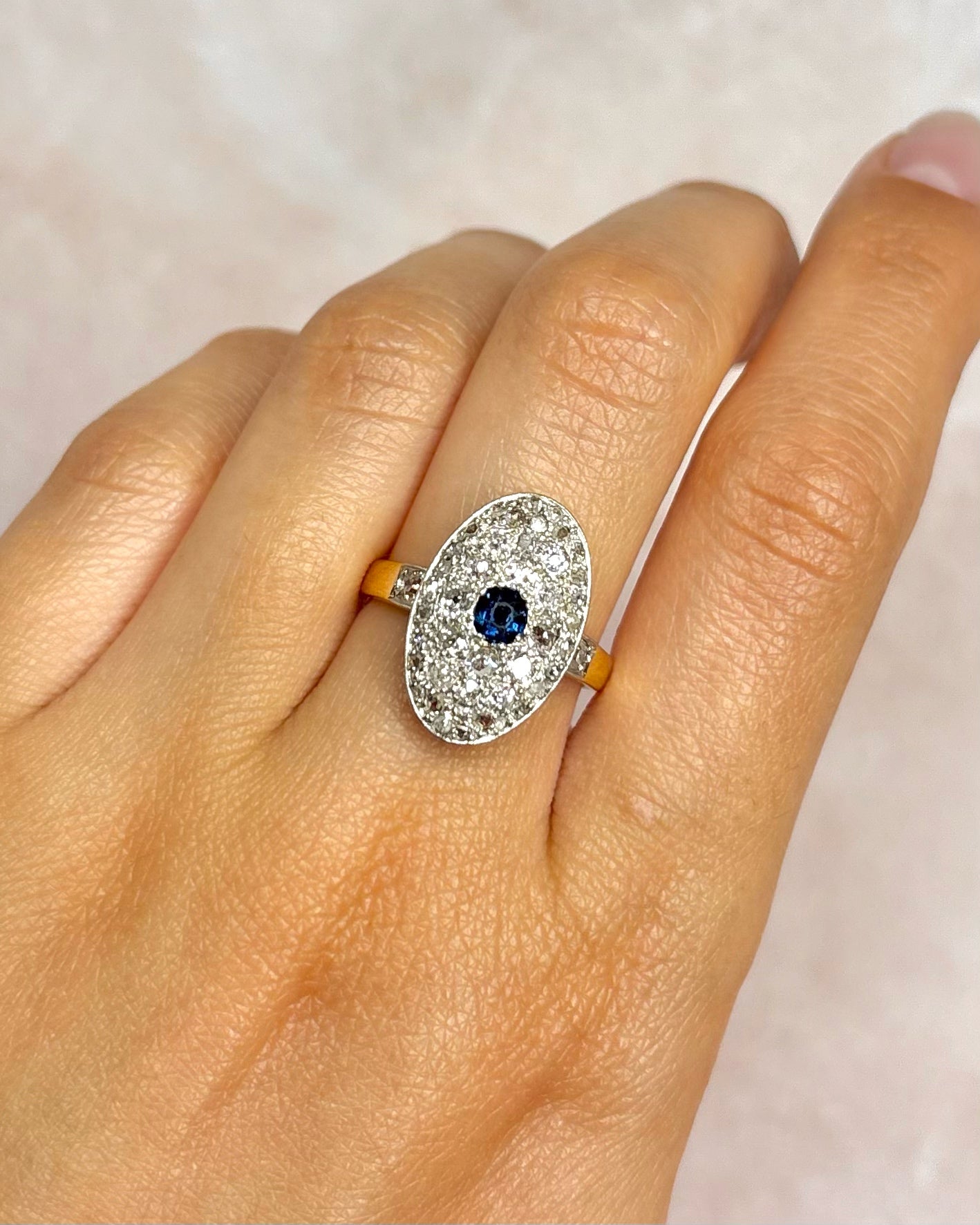 Anillo Marquise Estilo Art-Déco Zafiro y Diamantes 0,92 quilates "Isabeau"