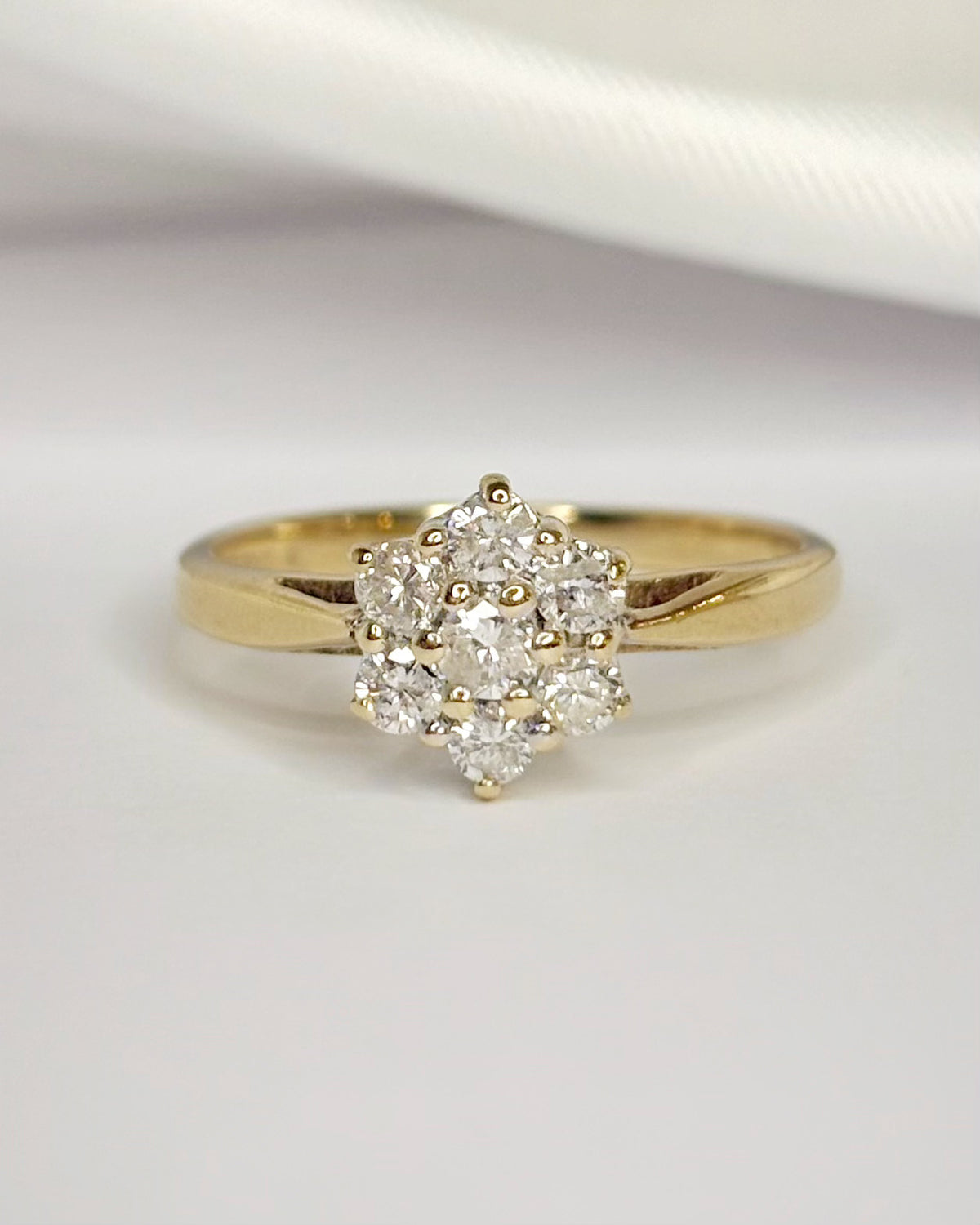 0.33-Carat Diamond Daisy Ring "Jonathan"
