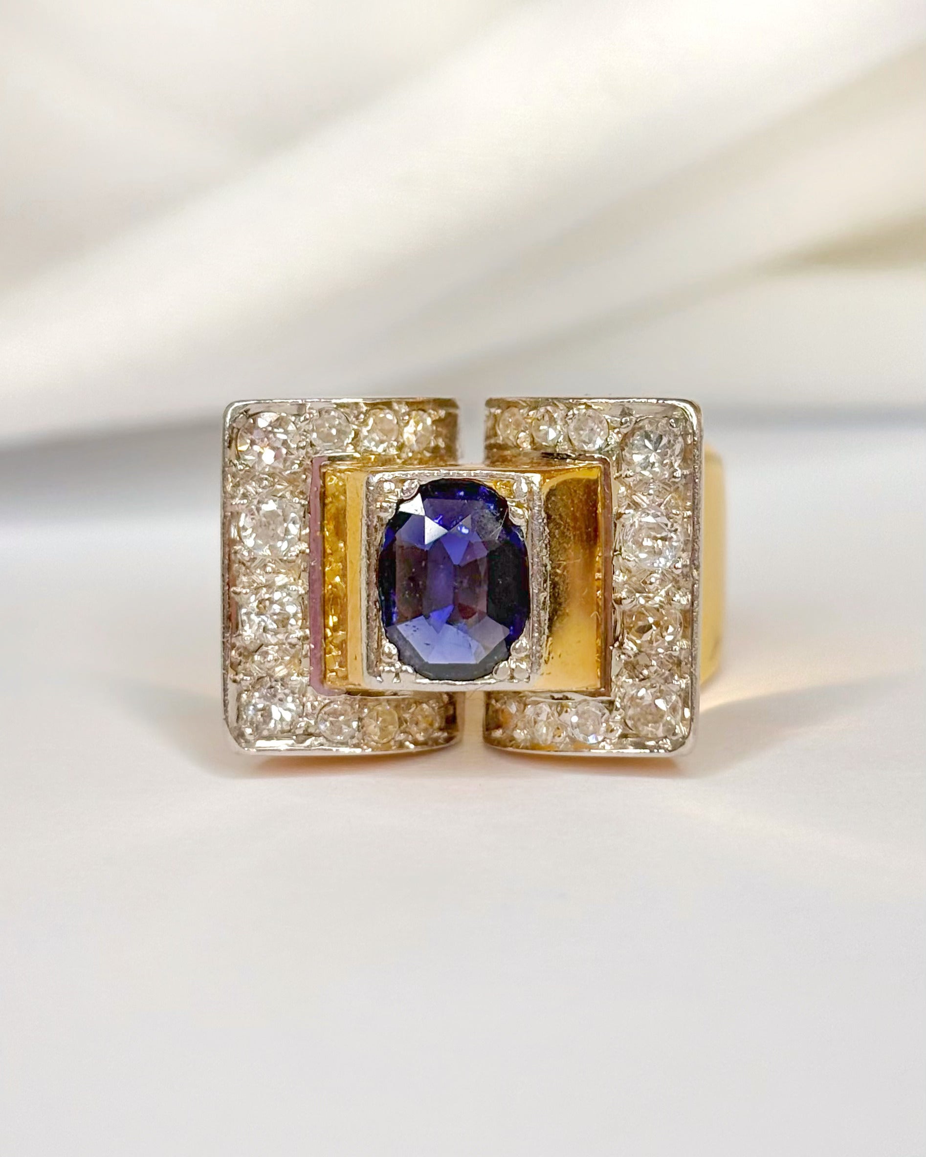 Tank Sapphire Ring 1.40 carat, Diamonds 0.68 carat & Gold 11.73g "Frida"