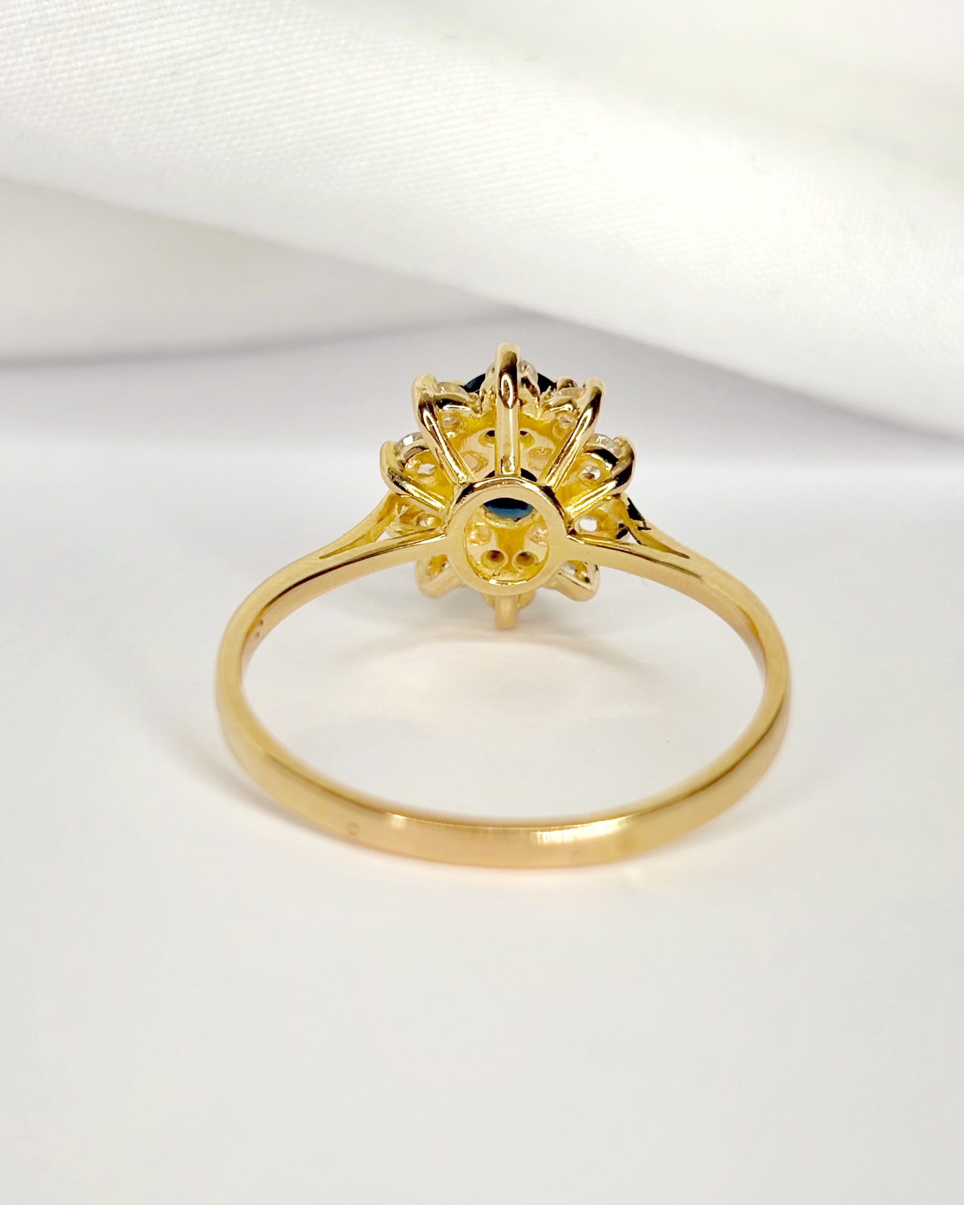 Bague Marguerite Saphir 1.32 carat & Diamants 0.30 carat "Elodie"