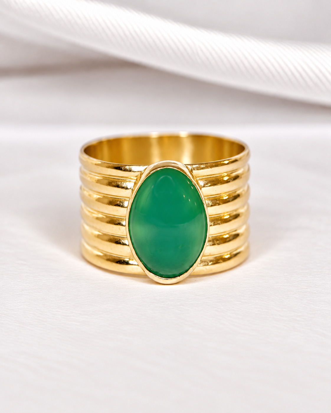0.80-carat Chalcedony Band Ring "Taliana"