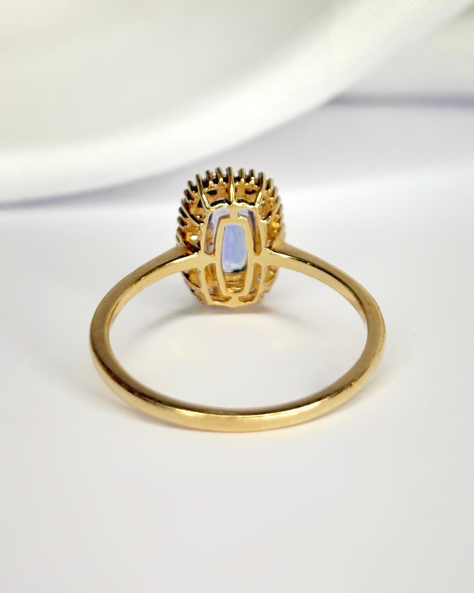 Anillo Solitario Tanzanita 1.13 quilates y Diamantes 0.35 quilates "Violetta"