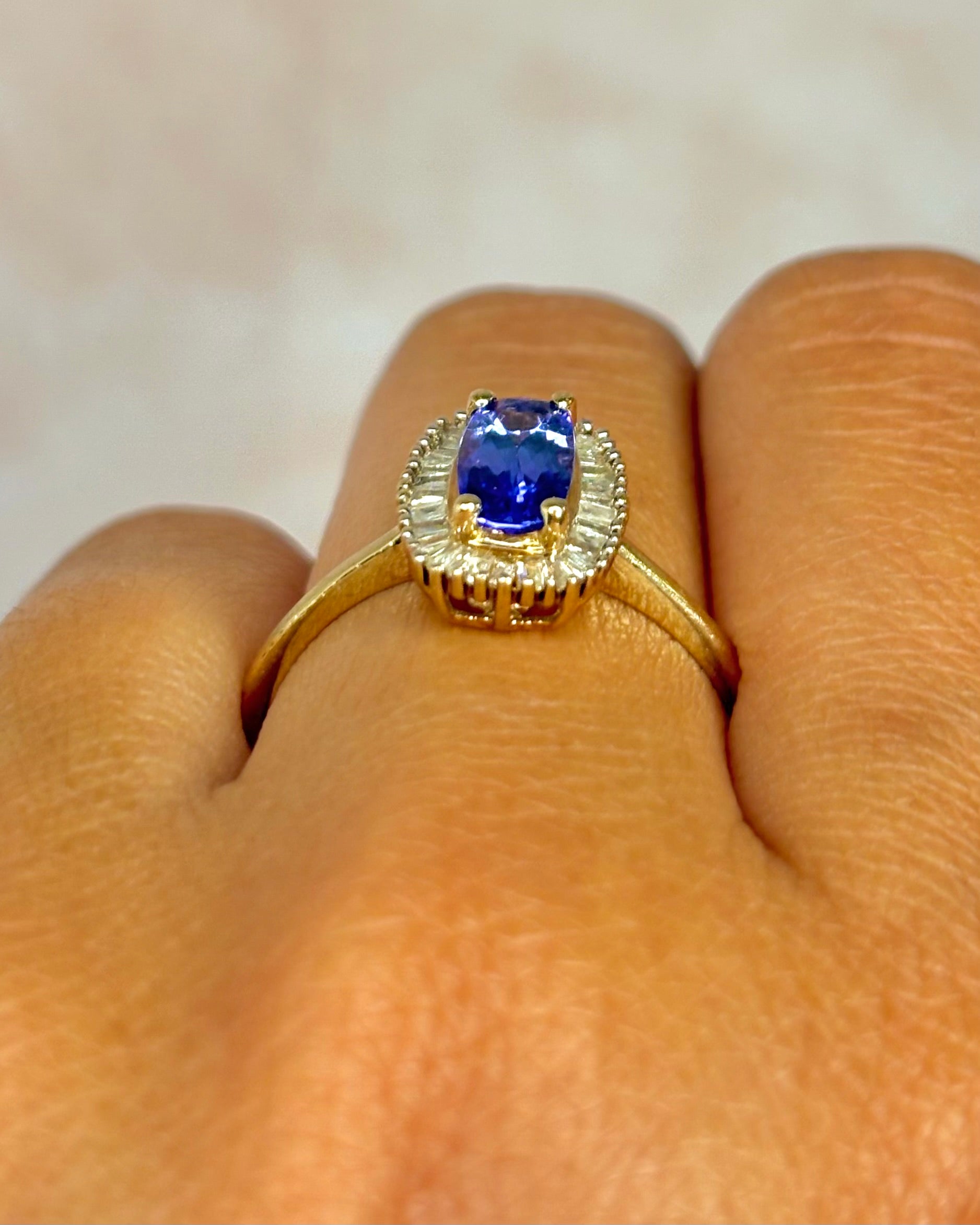 Anillo Solitario Tanzanita 1.13 quilates y Diamantes 0.35 quilates "Violetta"