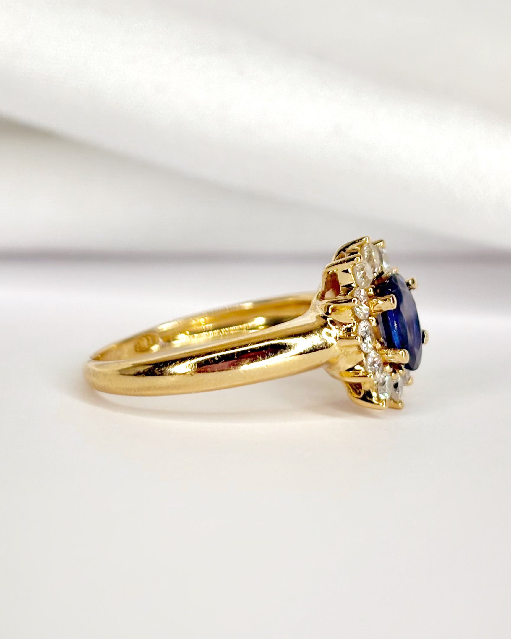 “Aurélia” 0.85-carat Sapphire & 0.48-carat Diamond Marguerite Ring, 4.7g