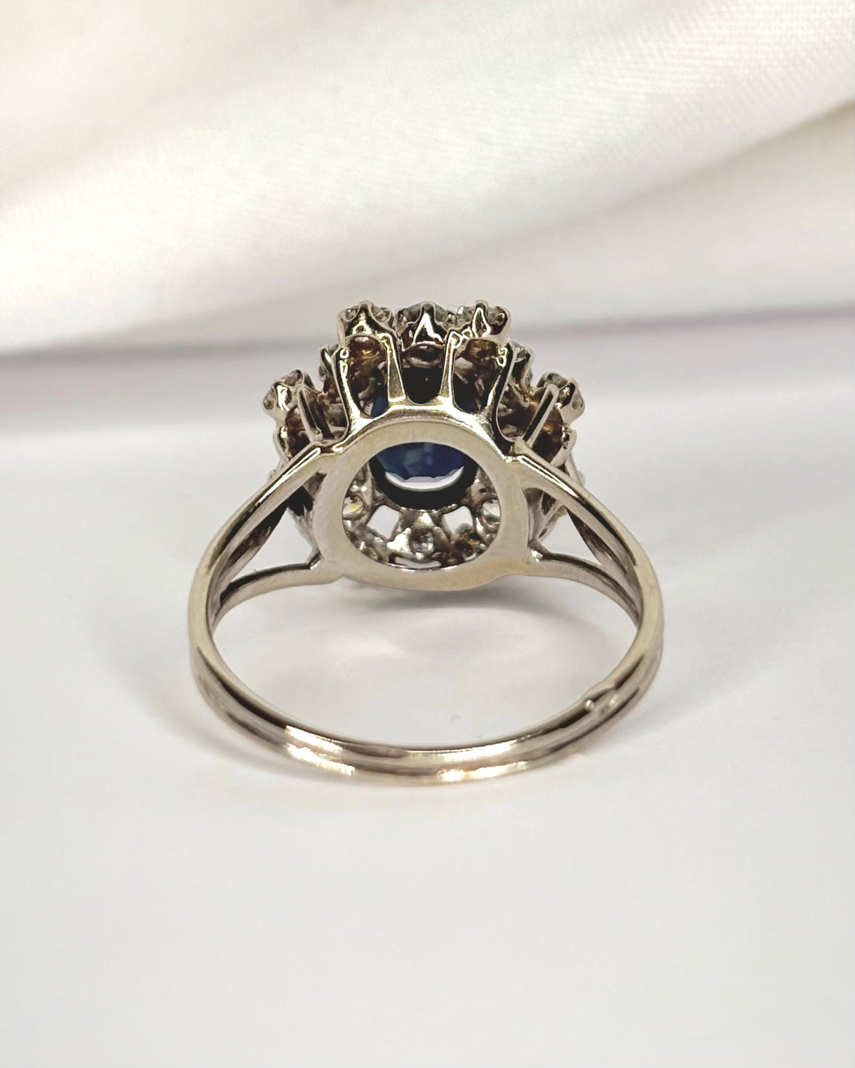 Bague Marguerite Saphir 1.65 carat & Diamants 0.40 carat "Camille"