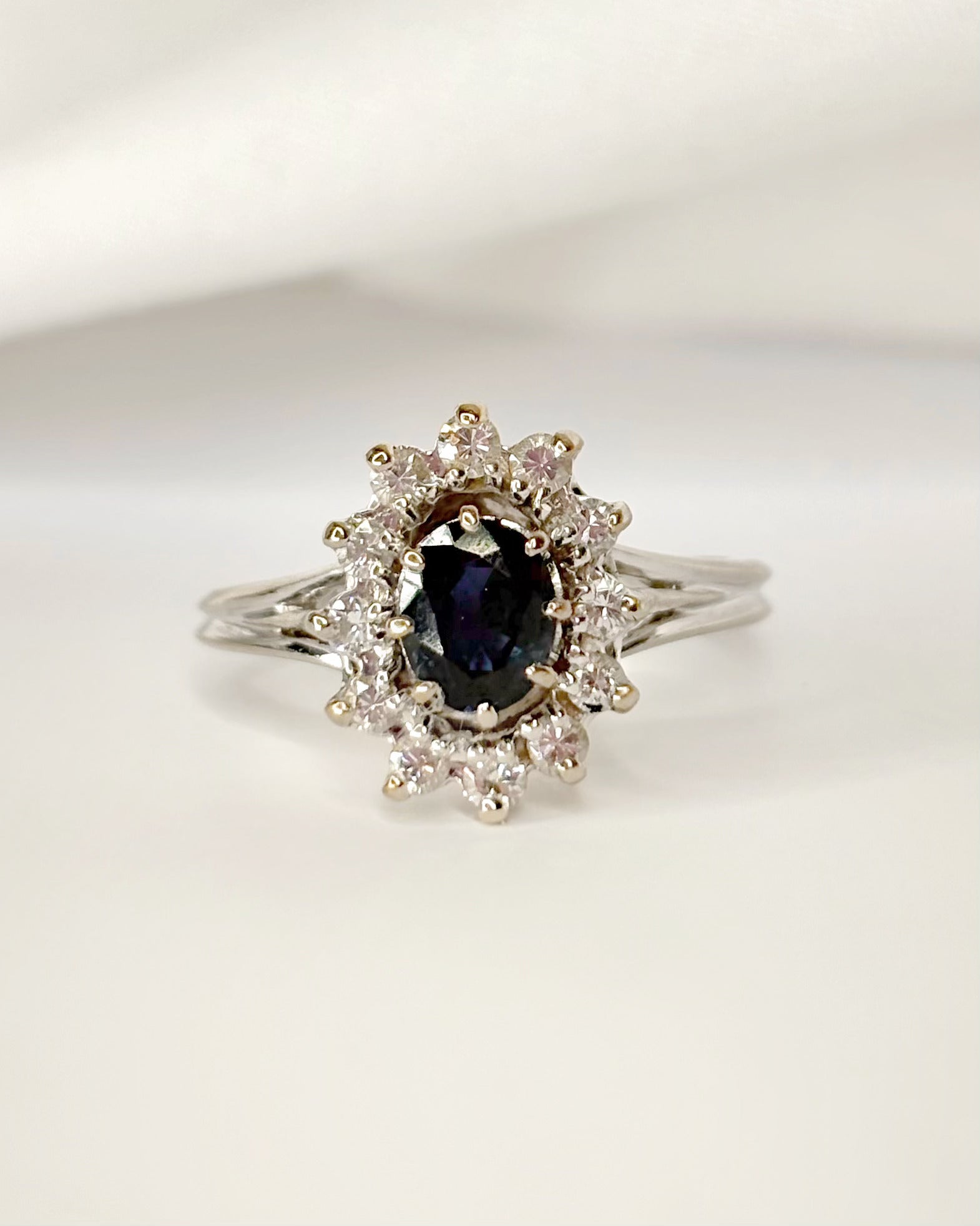 Marguerite Ring Sapphire 0.75 carat & Diamonds 0.24 carat "Christiane"