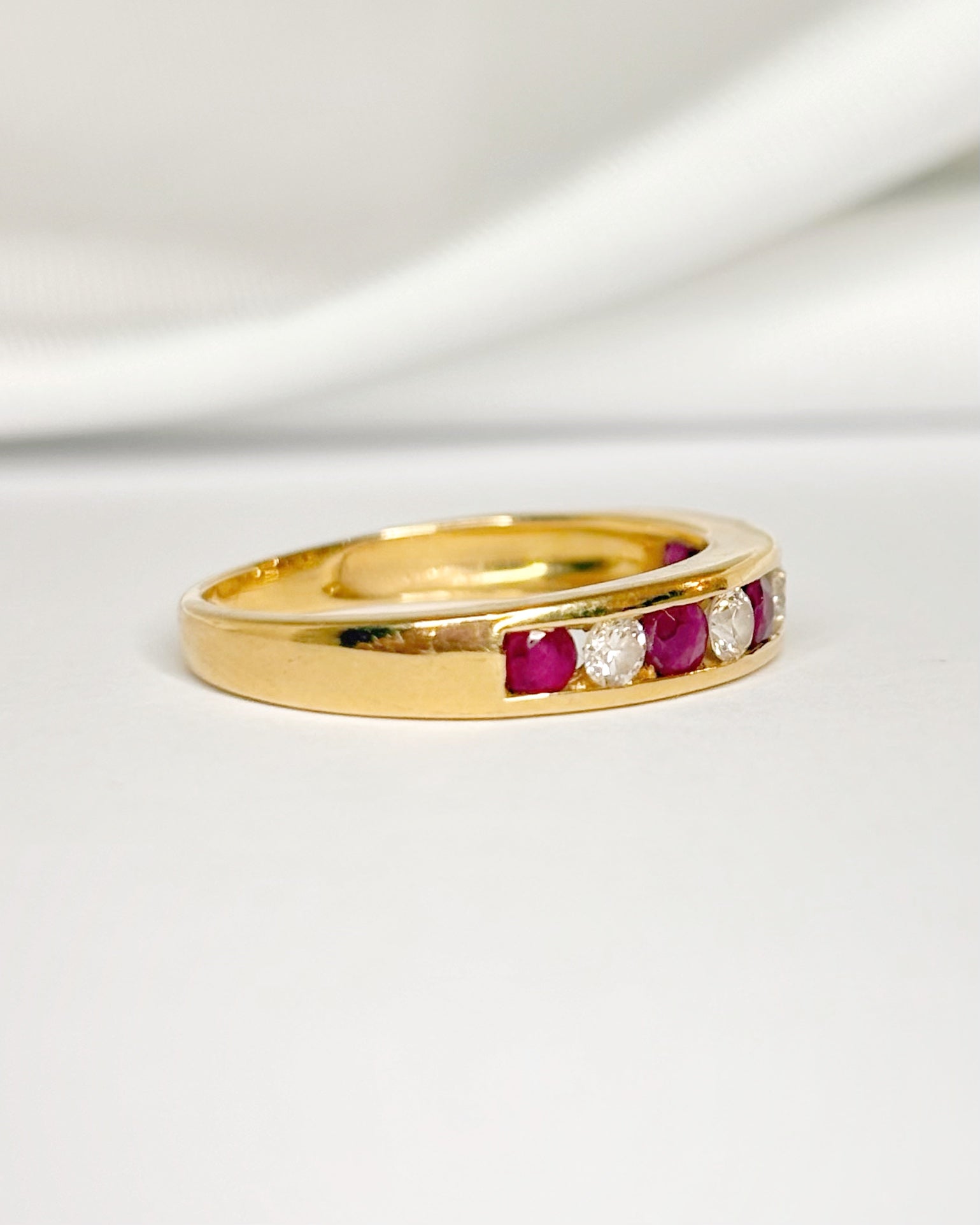 Demi-Alliance Rubis & Diamants "Lara"